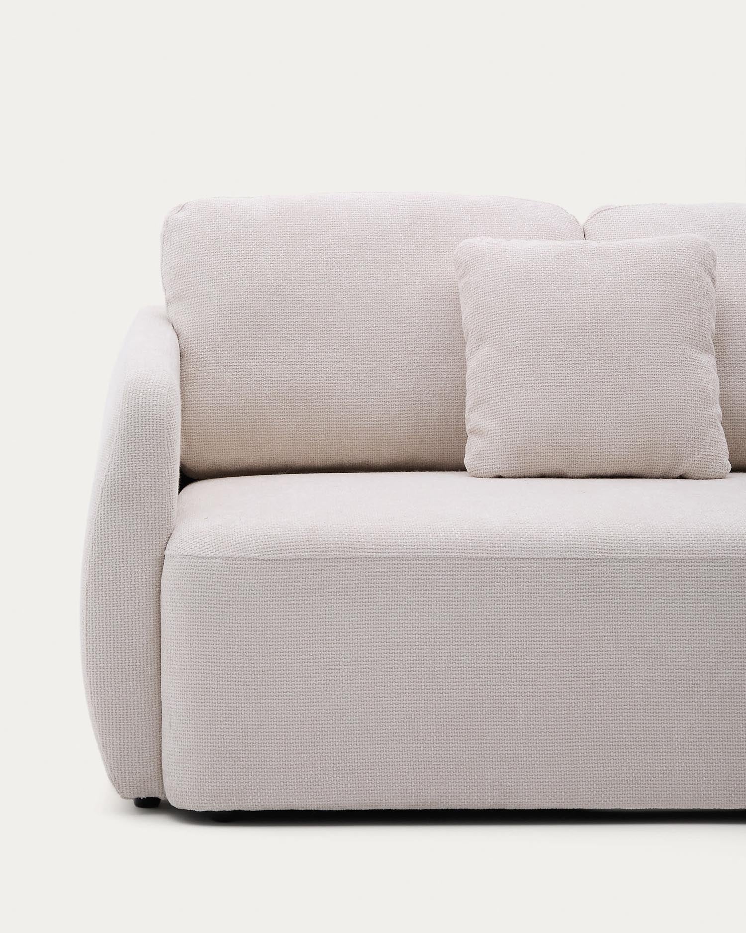 Schlafsofa Laira 3-Sitzer in Chenille mit Chaiselongue rechts ecru 246 cm FSC Mix Credit in Ecru präsentiert im Onlineshop von KAQTU Design AG. 3er Sofa ist von Kave Home