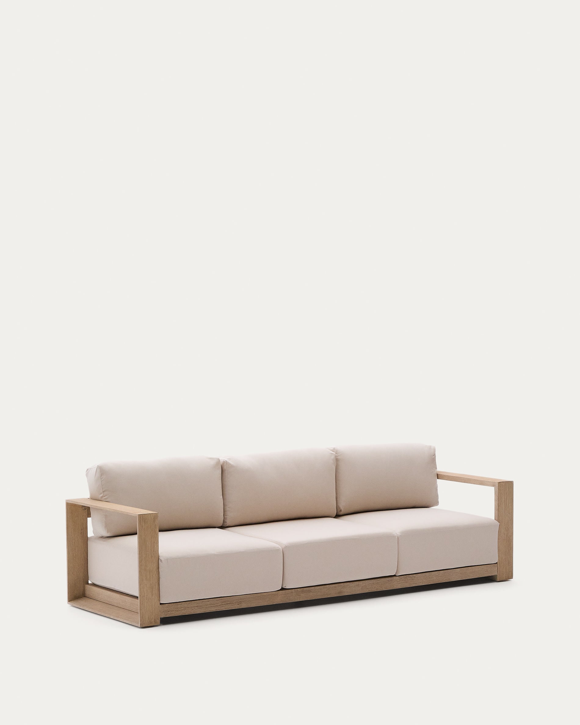 3-Sitzer-Sofa Ambra aus massivem Akazienholz mit klarem  Finish 249 cm in Beige präsentiert im Onlineshop von KAQTU Design AG. Lounge Sofa ist von Kave Home