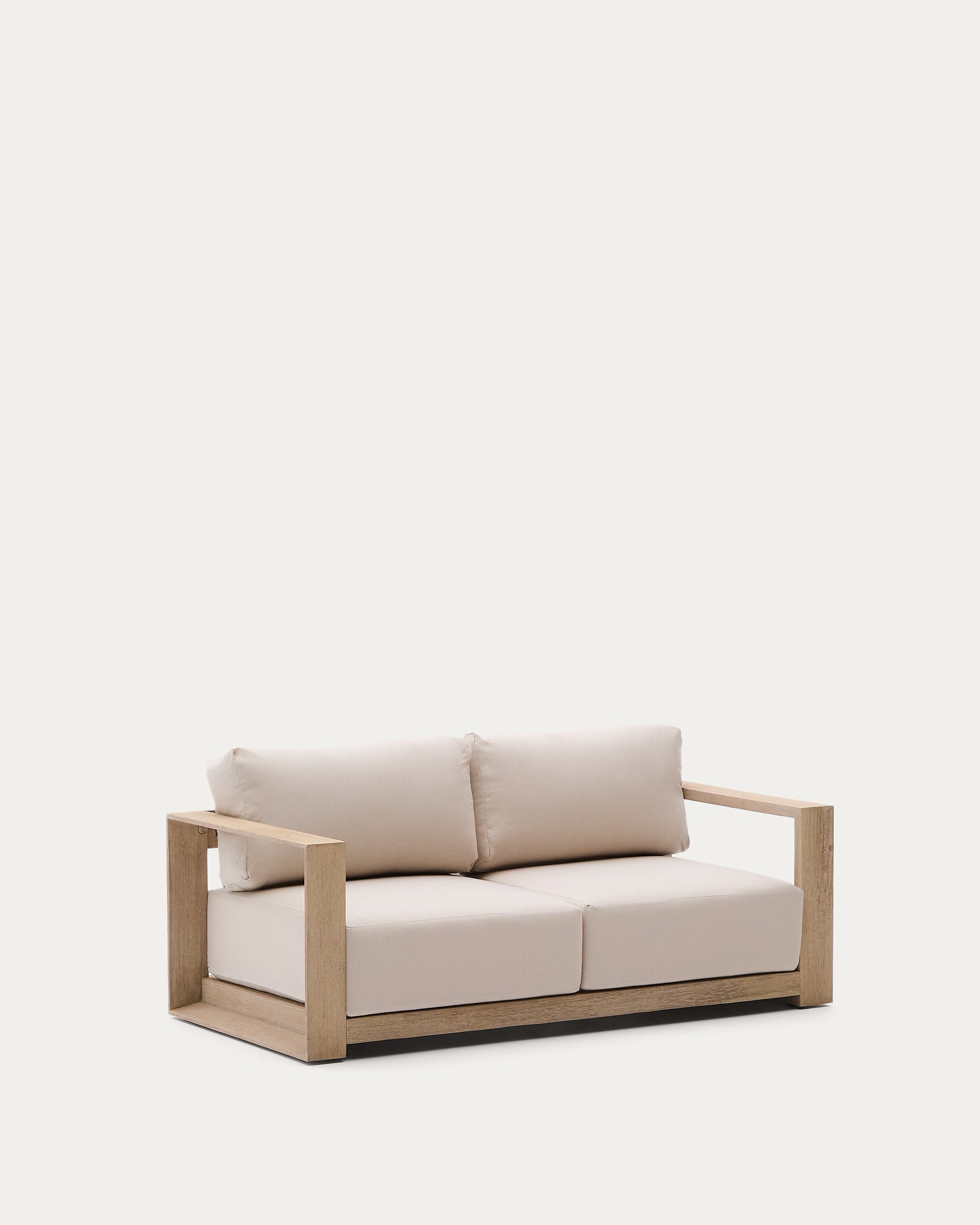 2-Sitzer-Sofa Ambra aus massivem Akazienholz mit klarem  Finish 174 cm in Beige präsentiert im Onlineshop von KAQTU Design AG. Lounge Sofa ist von Kave Home