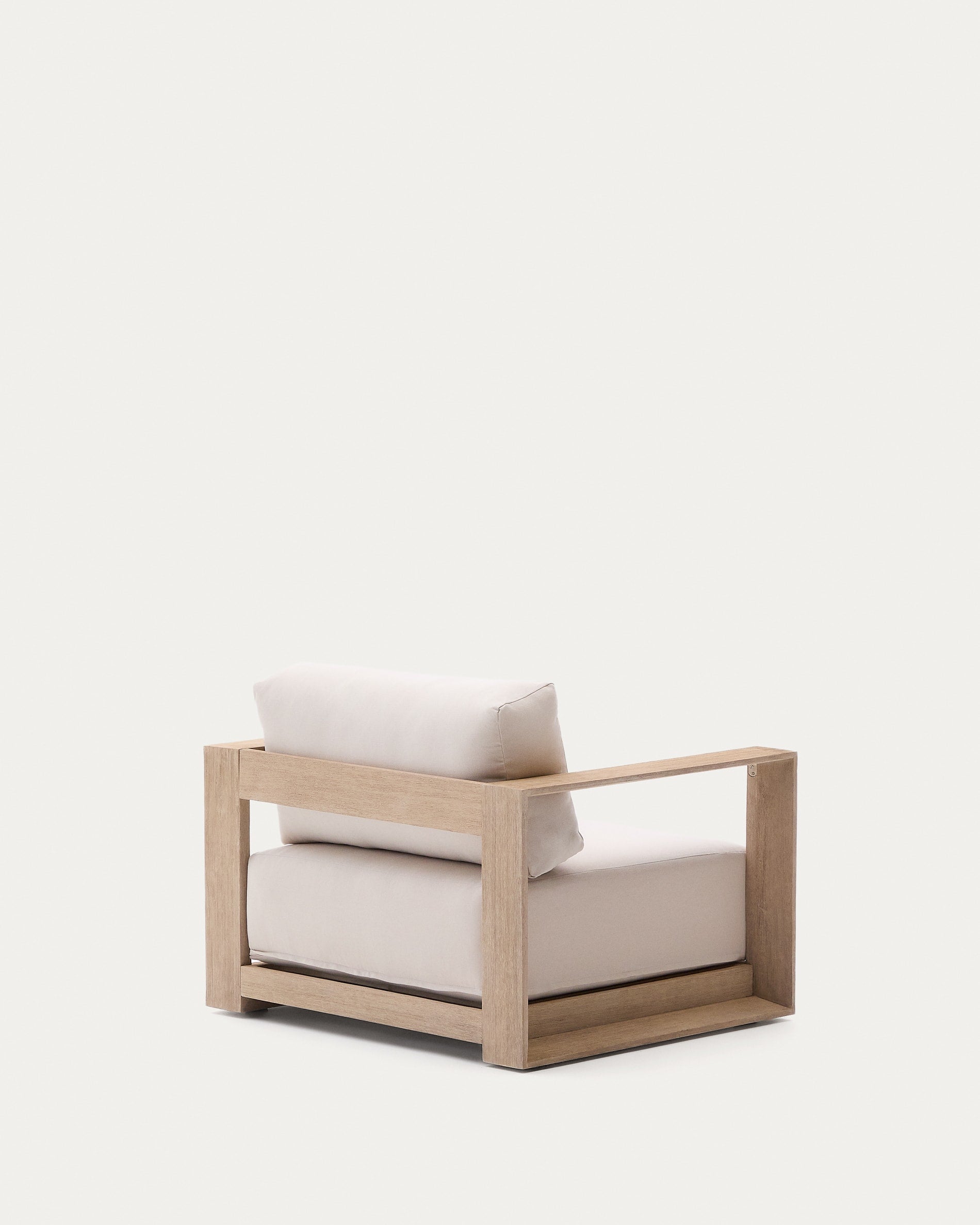 Sessel Ambra aus massivem Akazienholz mit klarem Finish in Beige präsentiert im Onlineshop von KAQTU Design AG. Outdoor-Sessel ist von Kave Home