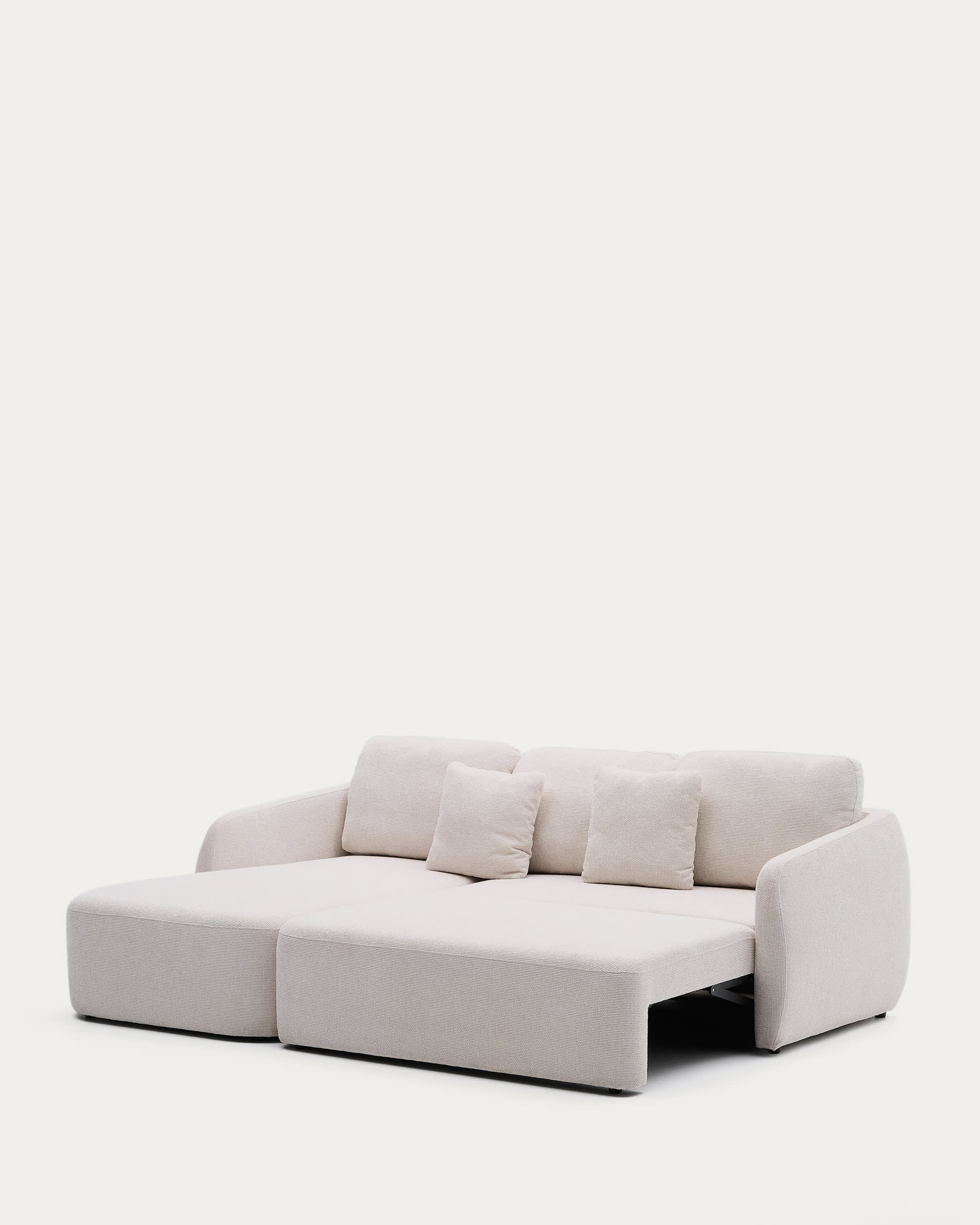 Schlafsofa Laira 3-Sitzer in Chenille mit Chaiselongue links ecru 246 cm FSC Mix Credit in Ecru präsentiert im Onlineshop von KAQTU Design AG. 3er Sofa ist von Kave Home