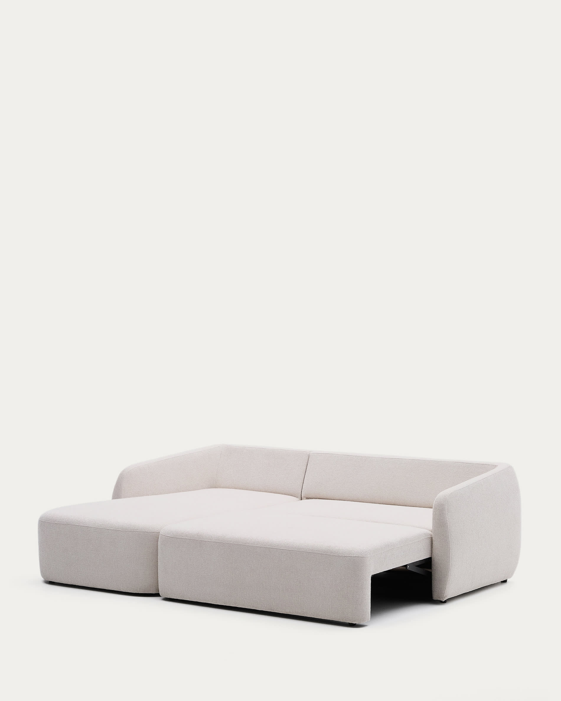 Schlafsofa Laira 3-Sitzer in Chenille mit Chaiselongue links ecru 246 cm FSC Mix Credit in Ecru präsentiert im Onlineshop von KAQTU Design AG. 3er Sofa ist von Kave Home