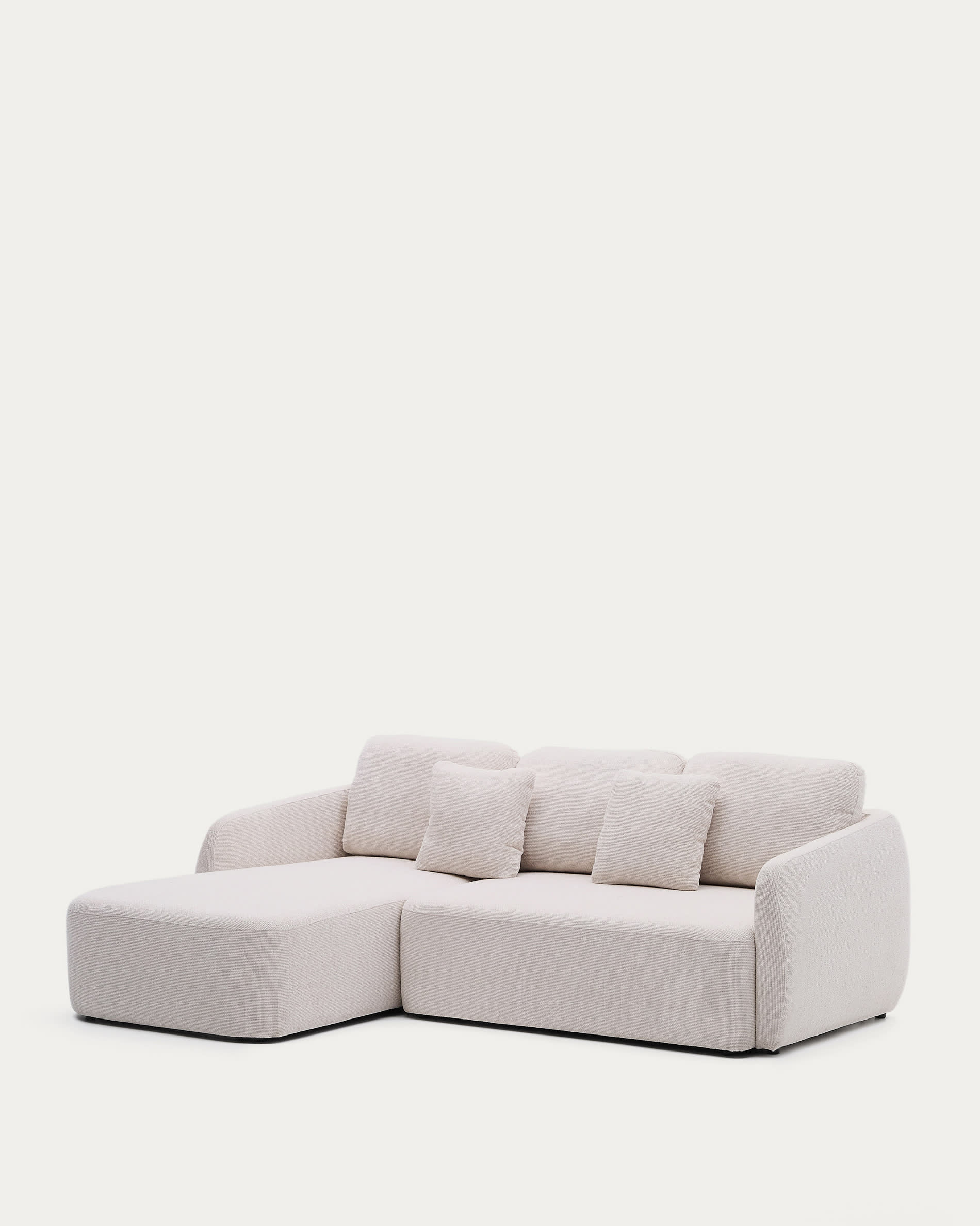 Schlafsofa Laira 3-Sitzer in Chenille mit Chaiselongue links ecru 246 cm FSC Mix Credit in Ecru präsentiert im Onlineshop von KAQTU Design AG. 3er Sofa ist von Kave Home