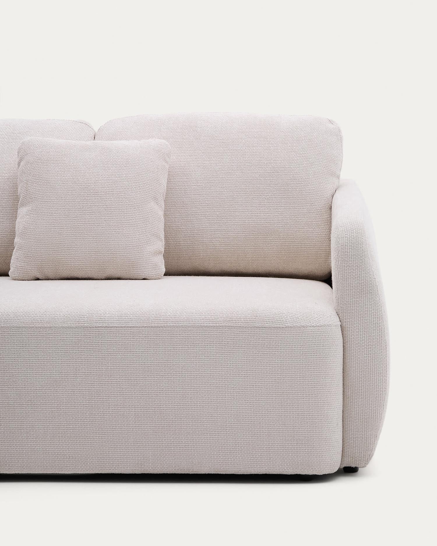 Schlafsofa Laira 3-Sitzer in Chenille mit Chaiselongue links ecru 246 cm FSC Mix Credit in Ecru präsentiert im Onlineshop von KAQTU Design AG. 3er Sofa ist von Kave Home