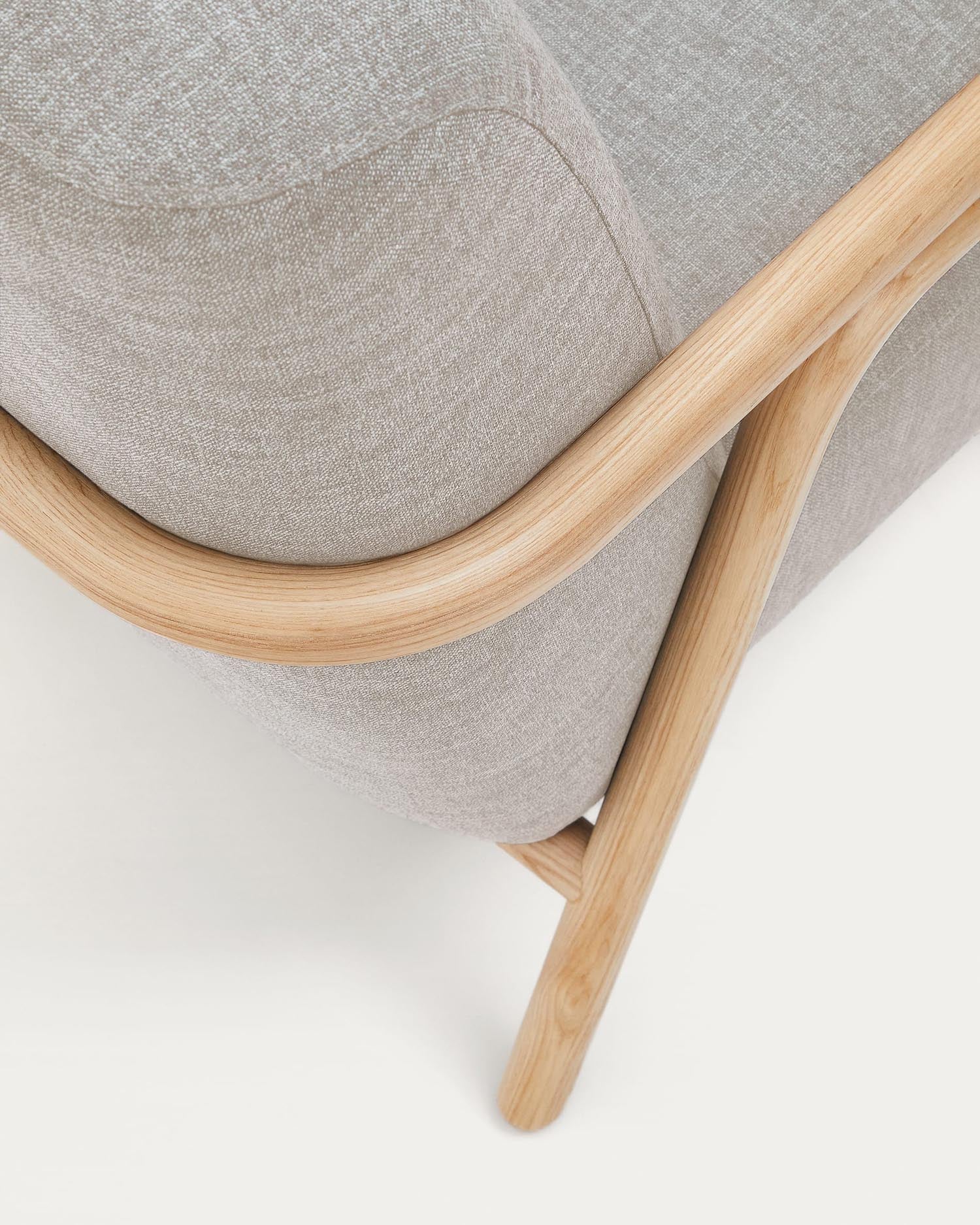 Sessel Sylo beige aus massivem Eschenholz FSC 100% in Beige präsentiert im Onlineshop von KAQTU Design AG. Sessel ist von Kave Home