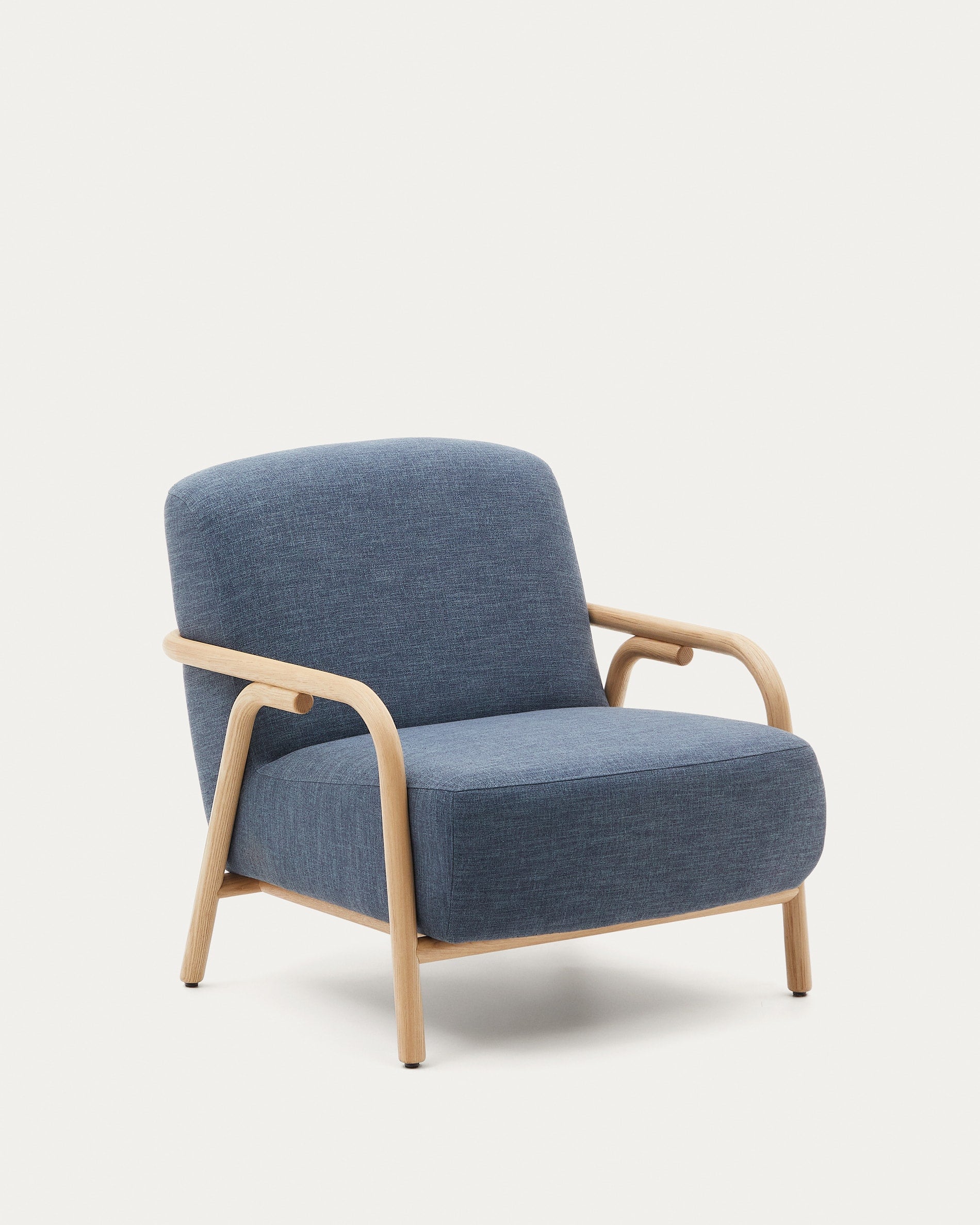 Sessel Sylo blau aus massivem Eschenholz FSC 100% in Blau präsentiert im Onlineshop von KAQTU Design AG. Sessel ist von Kave Home