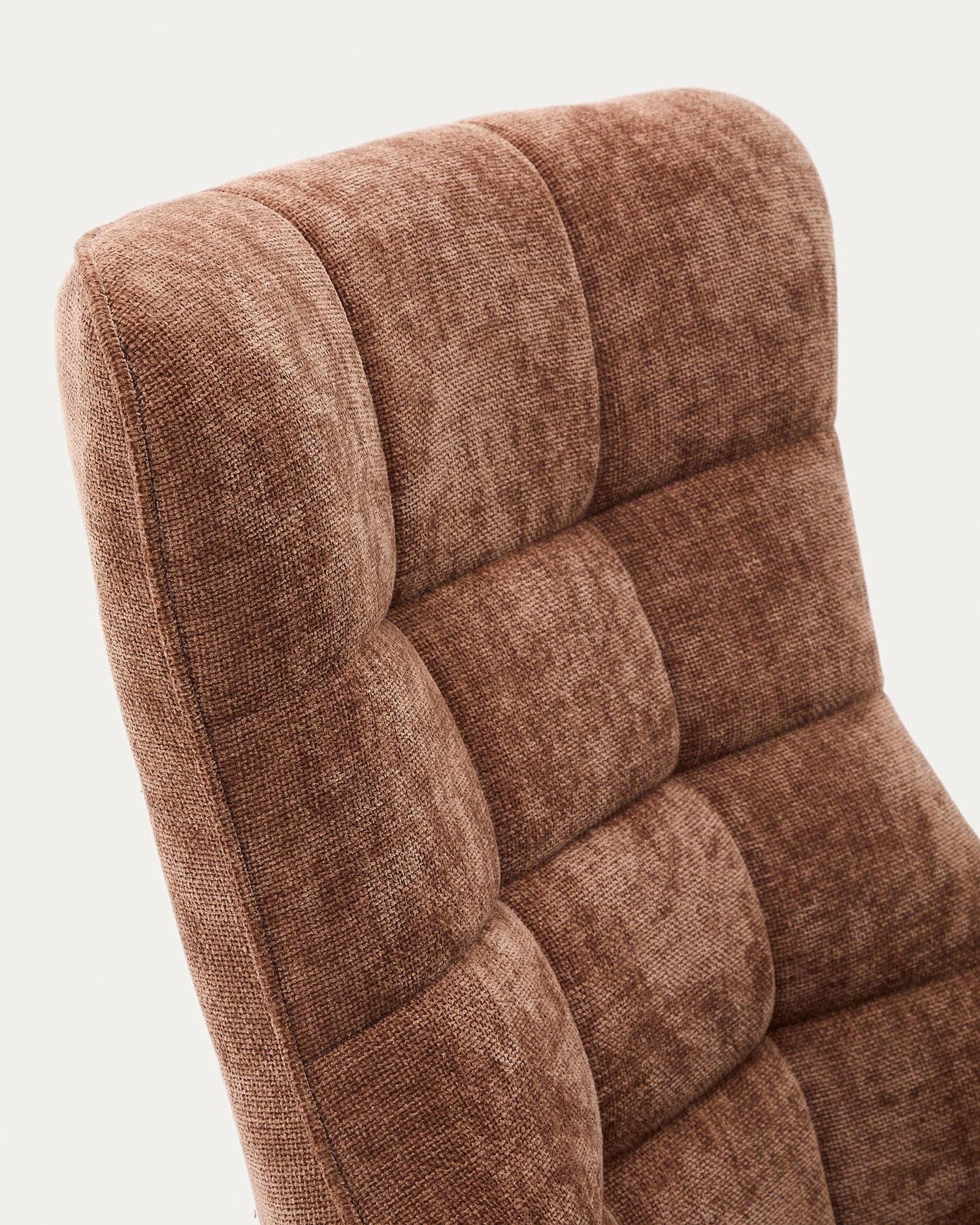 Sessel Teryl aus hellbrauner Chenille und Metall mit grauer Oberfläche FSC 100% in Kupfer präsentiert im Onlineshop von KAQTU Design AG. Sessel ist von Kave Home