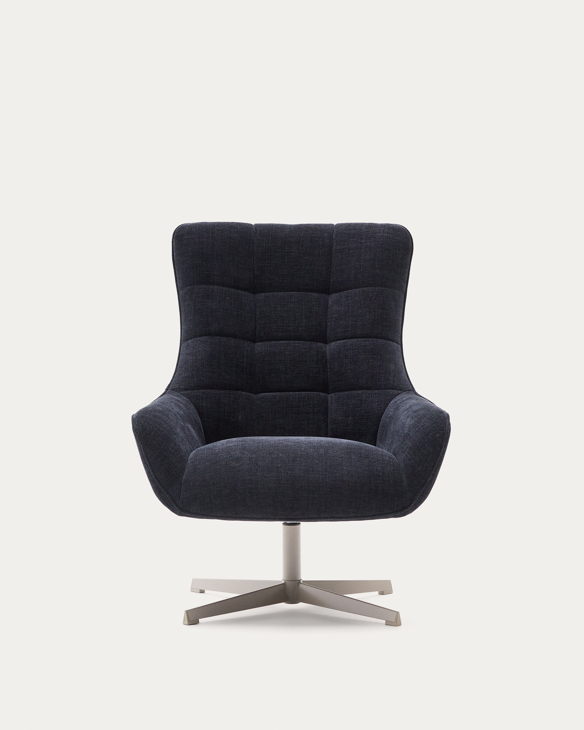 Sessel Teryl aus blauer Chenille und Metall mit grauer Oberfläche FSC 100% in Dunkelblau präsentiert im Onlineshop von KAQTU Design AG. Sessel ist von Kave Home