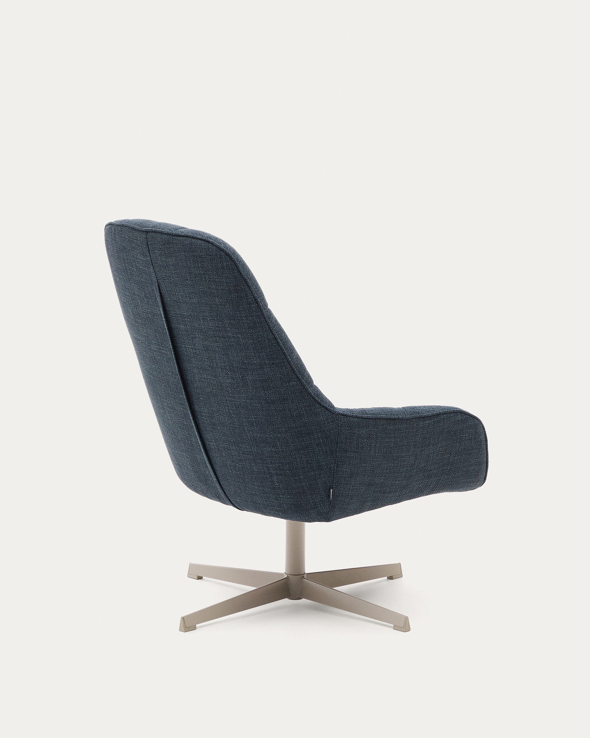 Drehsessel Jaspe blau und Metall mit grauer Oberfläche FSC 100% in Dunkelblau präsentiert im Onlineshop von KAQTU Design AG. Sessel ist von Kave Home