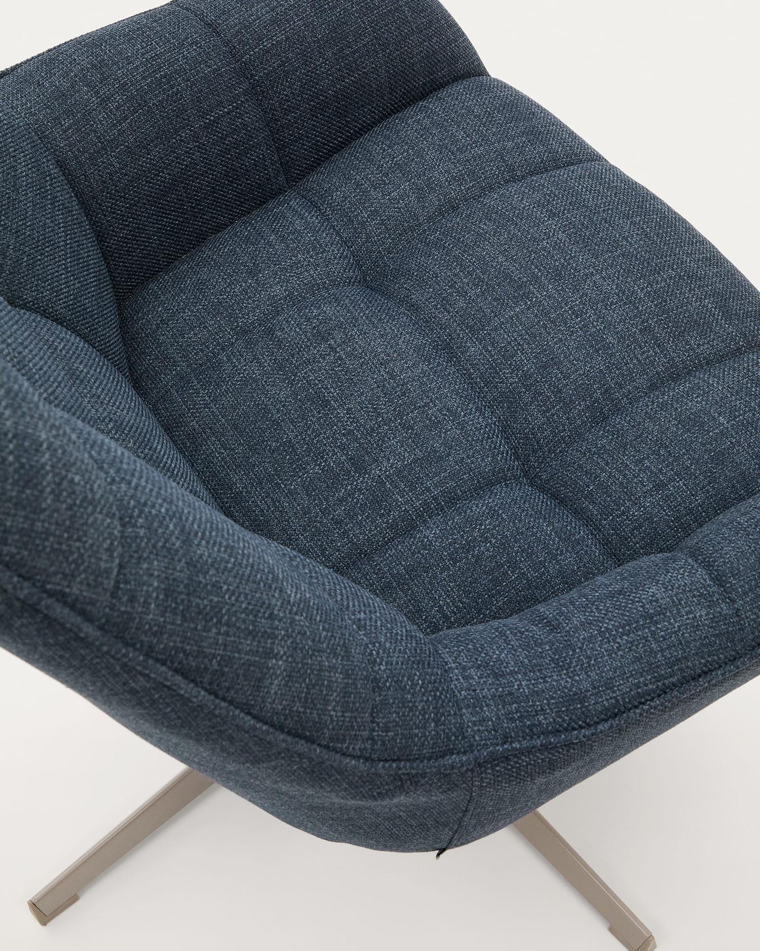 Drehsessel Jaspe blau und Metall mit grauer Oberfläche FSC 100% in Dunkelblau präsentiert im Onlineshop von KAQTU Design AG. Sessel ist von Kave Home