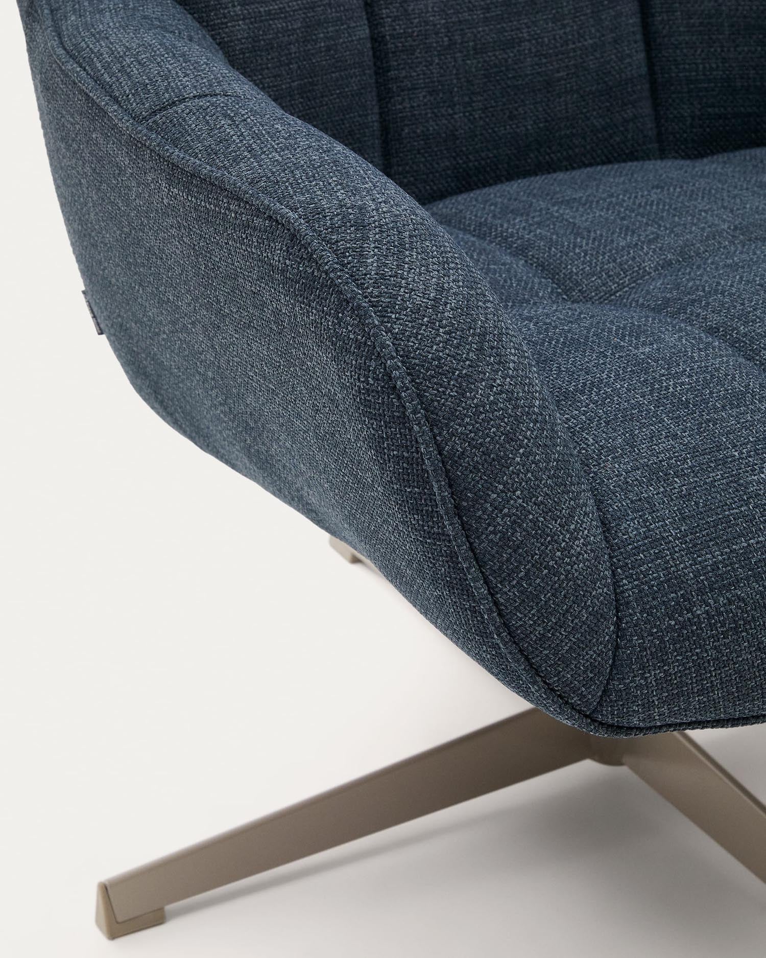 Drehsessel Jaspe blau und Metall mit grauer Oberfläche FSC 100% in Dunkelblau präsentiert im Onlineshop von KAQTU Design AG. Sessel ist von Kave Home