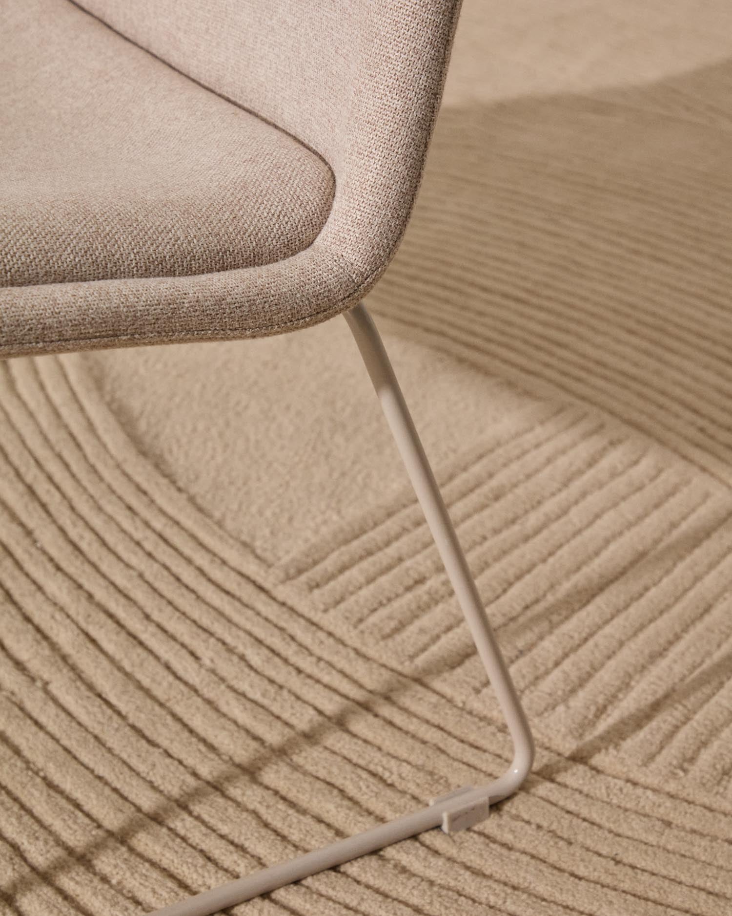 Sessel Zahara beige Stahl mit beigefarbenem Finish FSC 100% in Beige präsentiert im Onlineshop von KAQTU Design AG. Sessel ist von Kave Home