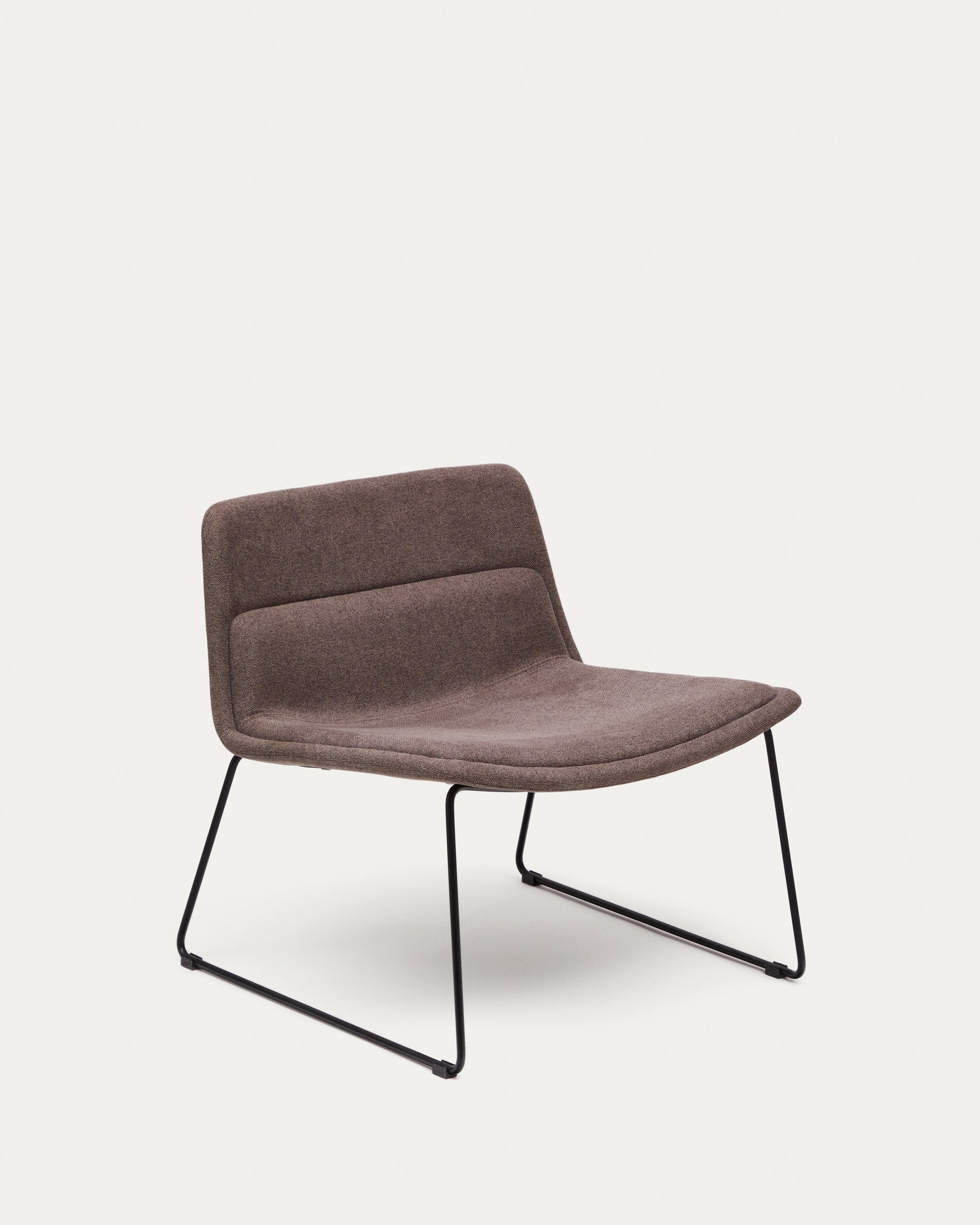 Sessel Zahara aus braunem Stahl mit schwarzem Finish FSC 100%   in Hellbraun präsentiert im Onlineshop von KAQTU Design AG. Sessel ist von Kave Home