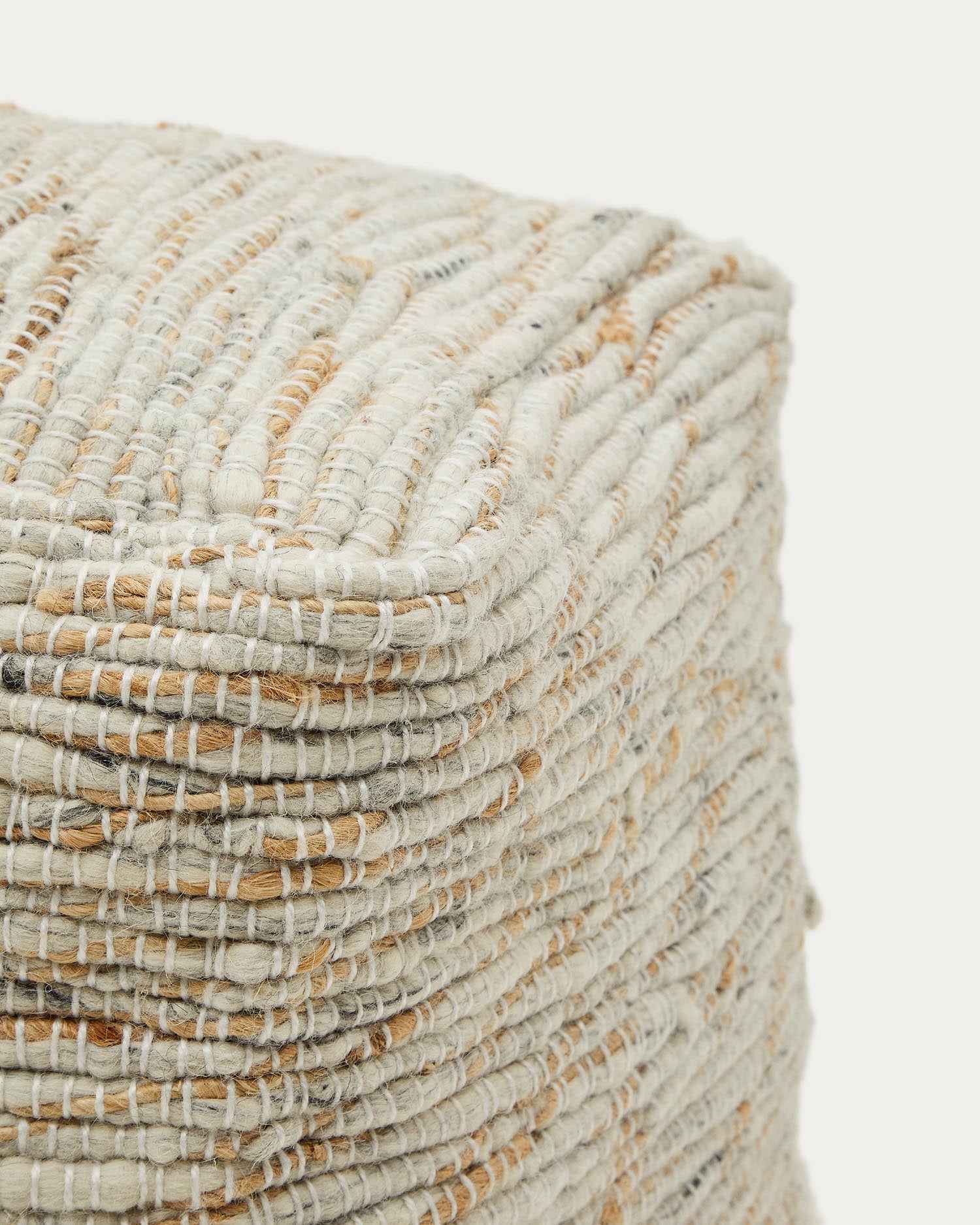 Selise Pouf aus Naturjute 45 x 45 cm in Natur präsentiert im Onlineshop von KAQTU Design AG. Pouf ist von Kave Home