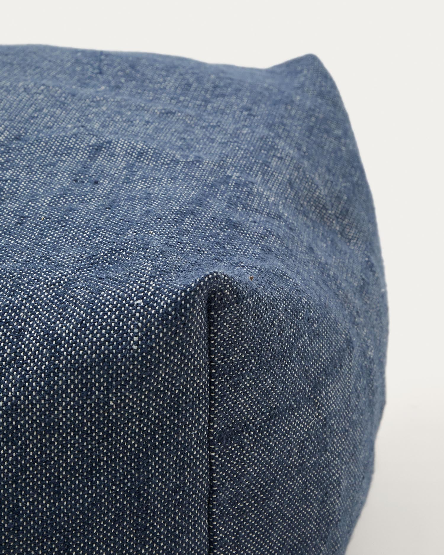 Vedell Pouf 100 % PET blau 60 x 60 cm in Blau präsentiert im Onlineshop von KAQTU Design AG. Pouf ist von Kave Home