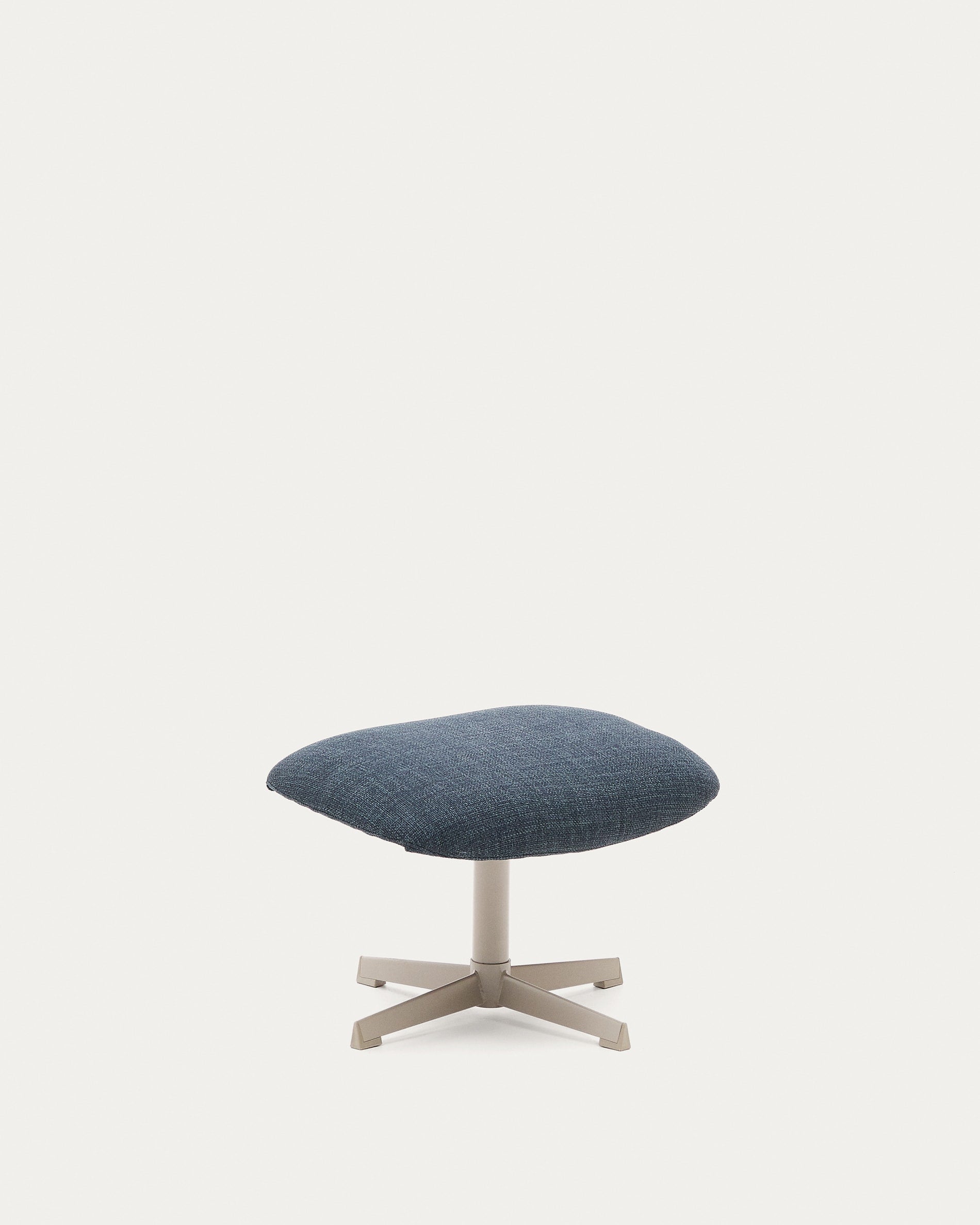 Fussstütze Jaspe blau und Metall mit grauer Oberfläche FSC 100% in Dunkelblau präsentiert im Onlineshop von KAQTU Design AG. Ottoman ist von Kave Home