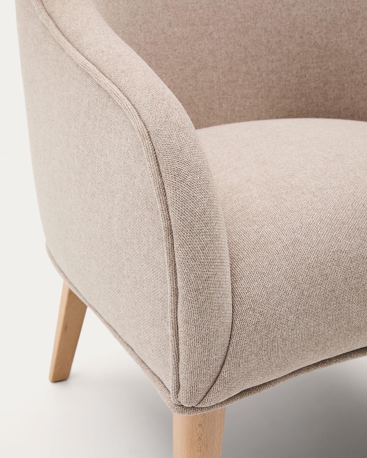 Sessel Bobly in Beige und massivem Buchenholz mit natürlichem Finish in Beige präsentiert im Onlineshop von KAQTU Design AG. Sessel ist von Kave Home