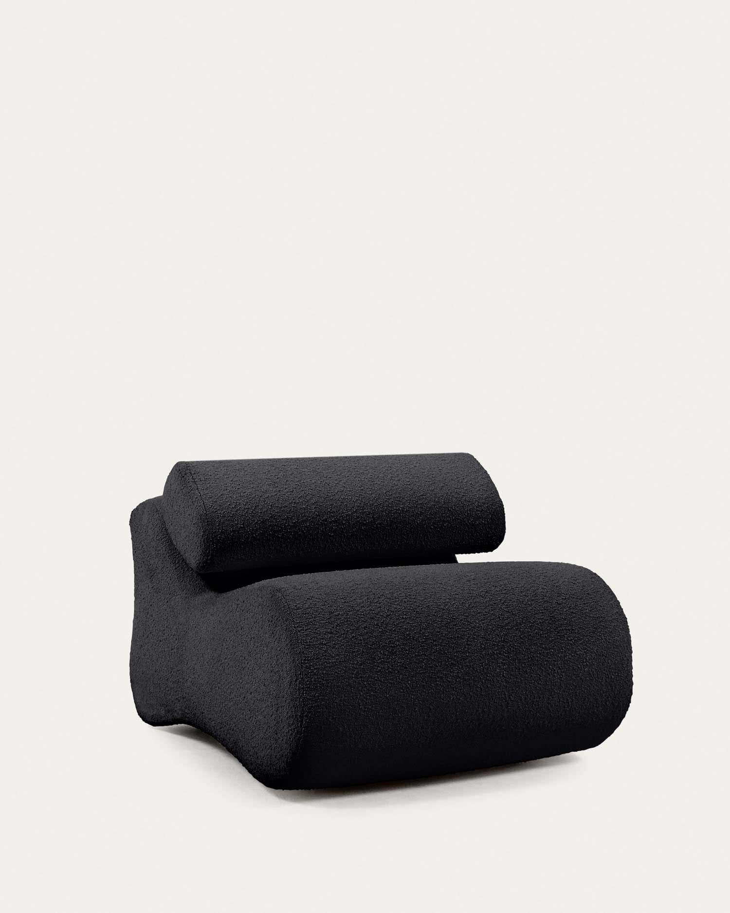 Sessel Club mit Bouclé-Stoff in Schwarz in Schwarz präsentiert im Onlineshop von KAQTU Design AG. Sessel ist von Kave Home