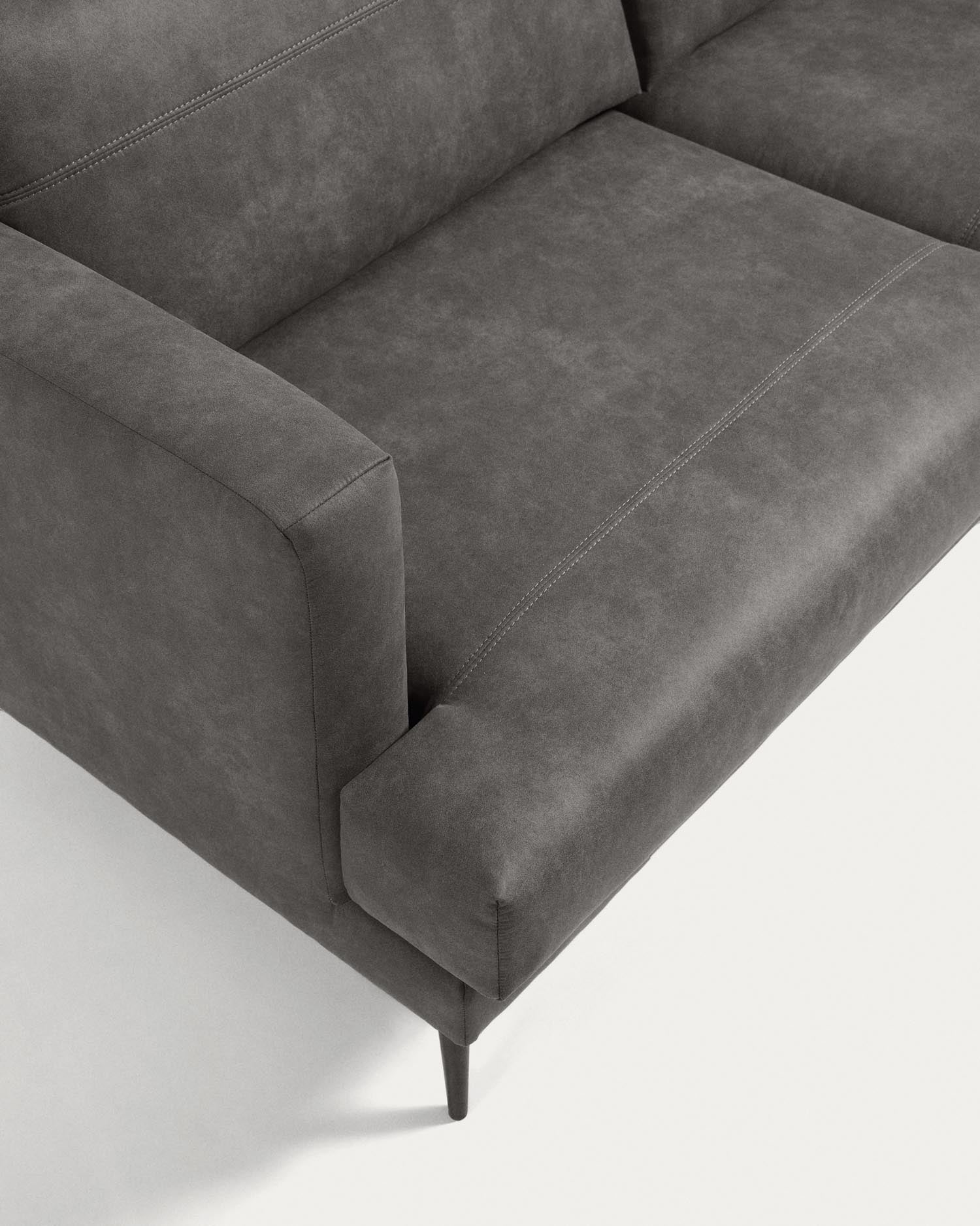 Tanya 2-Sitzer Sofa gepolstert in dunkelgrau 183 cm FSC Mix Credit in Schwarz präsentiert im Onlineshop von KAQTU Design AG. 2er Sofa ist von Kave Home