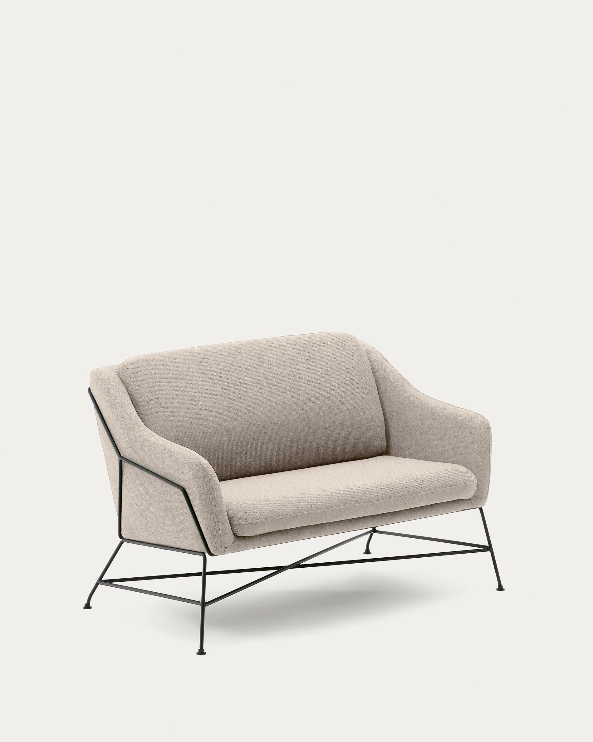 Brida 2-Sitzer-Sofa in Beige und Stahlbeine mit schwarzem Finish 128 cm in Beige präsentiert im Onlineshop von KAQTU Design AG. 2er Sofa ist von Kave Home