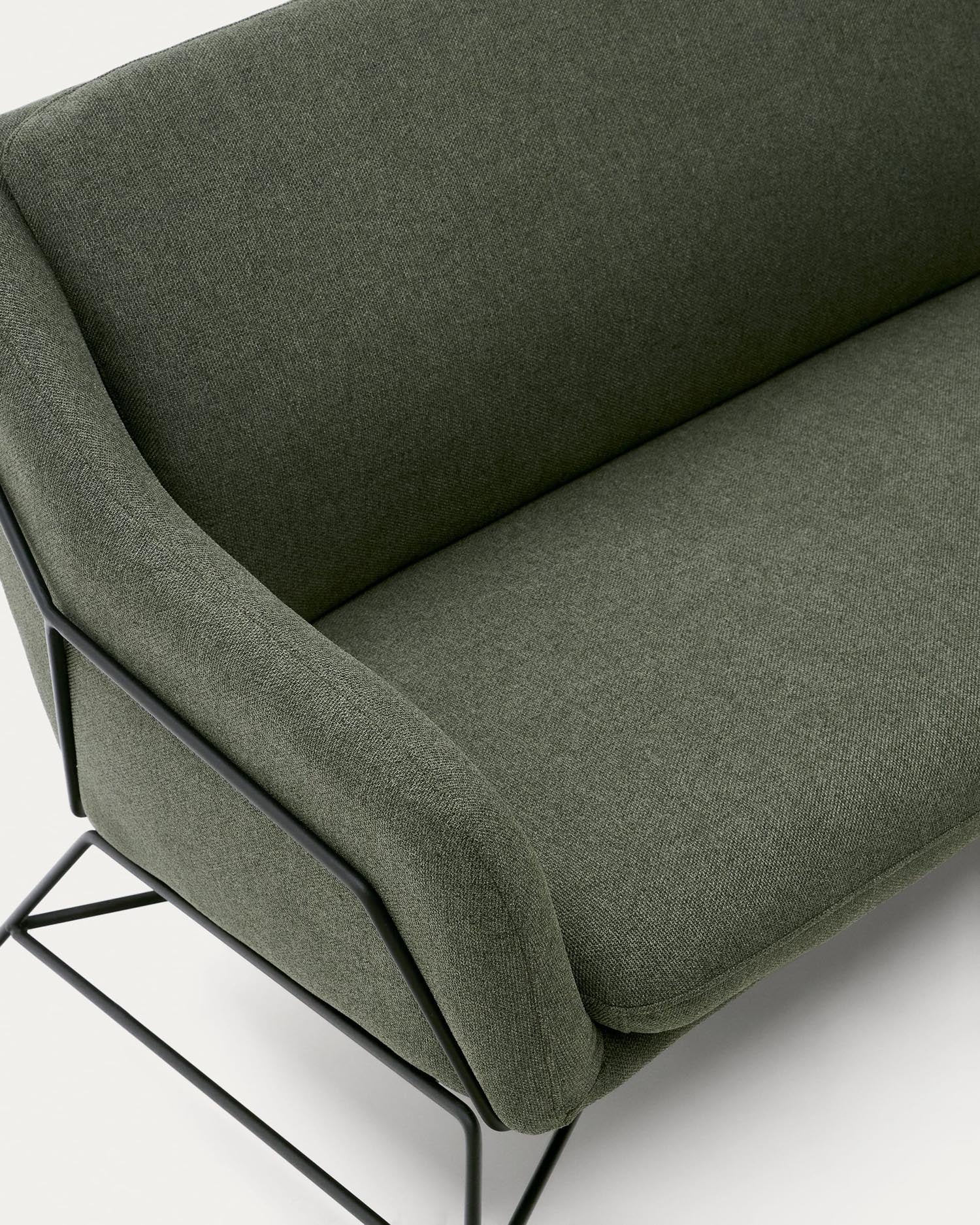 Brida 2-Sitzer-Sofa in Grün und Stahlbeine mit schwarzem Finish 128 cm in Grün präsentiert im Onlineshop von KAQTU Design AG. 2er Sofa ist von Kave Home