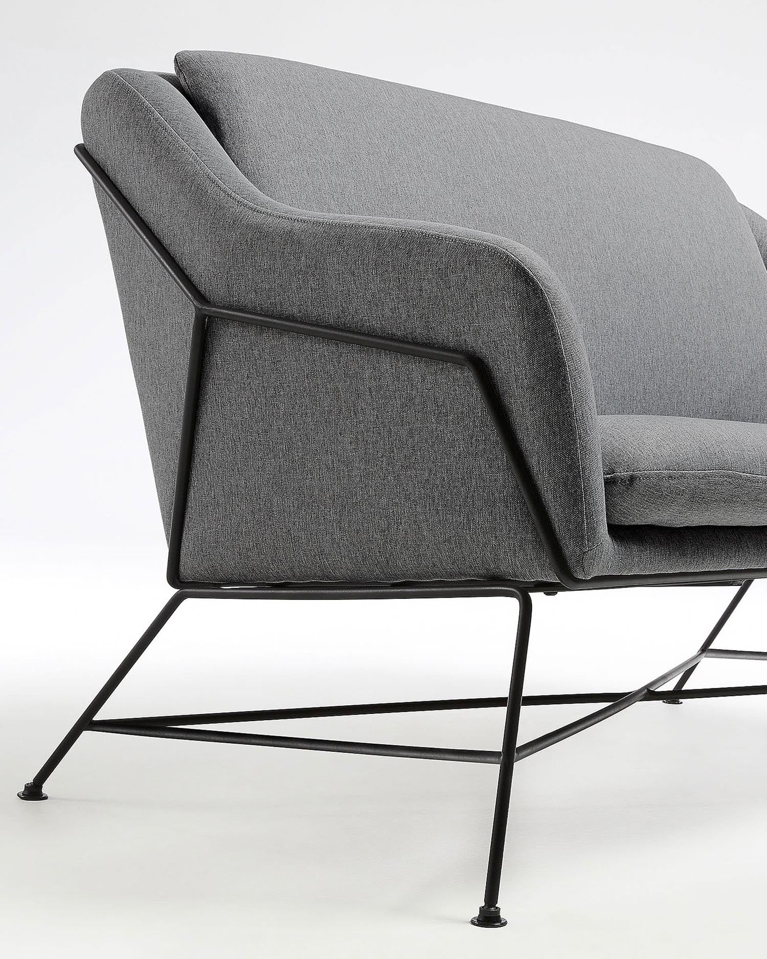 Brida 2-Sitzer-Sofa dunkelgrau 128 cm in Grau präsentiert im Onlineshop von KAQTU Design AG. 2er Sofa ist von Kave Home