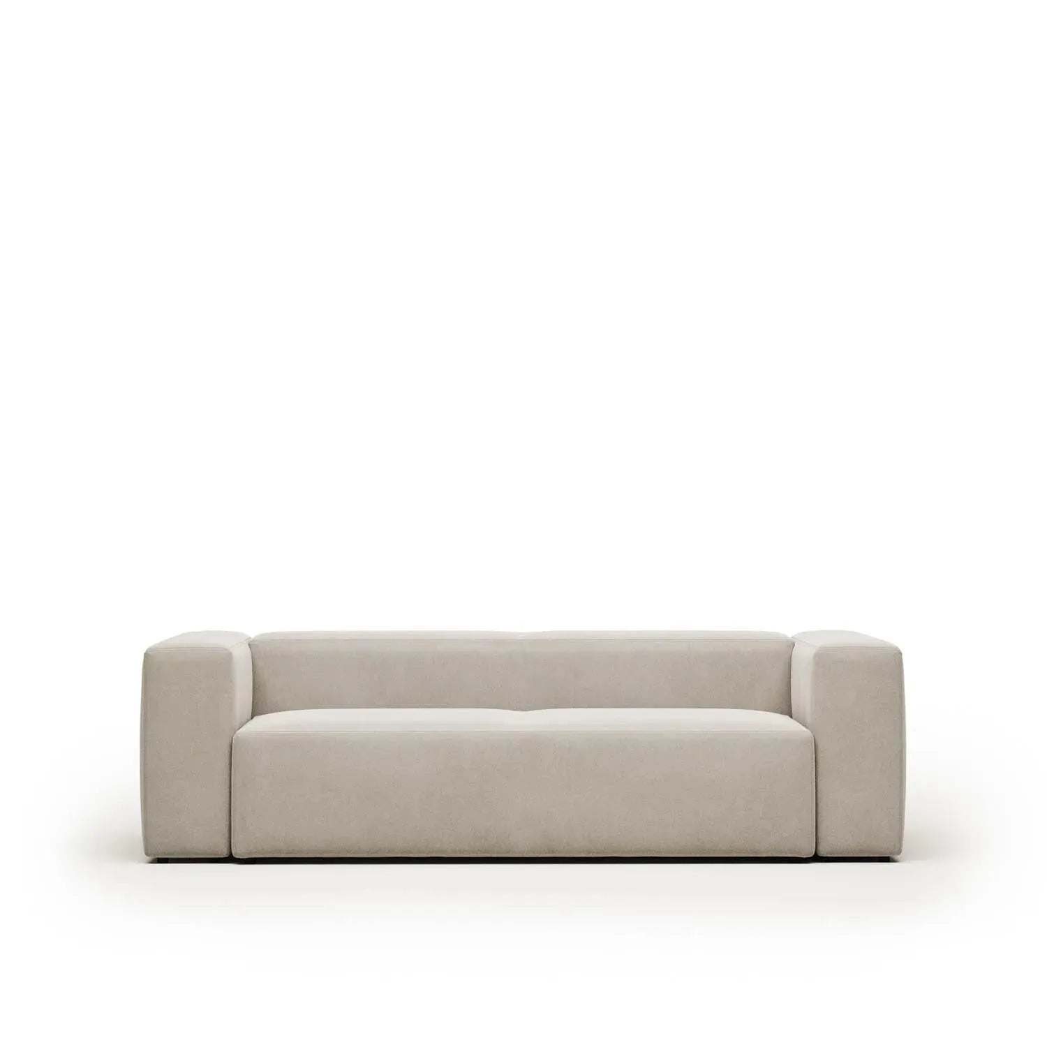 3D-Modell eines eleganten, beigen Blok 3-Sitzer Sofas, 240 cm breit, moderner Stil, ideal für Wohnzimmer.