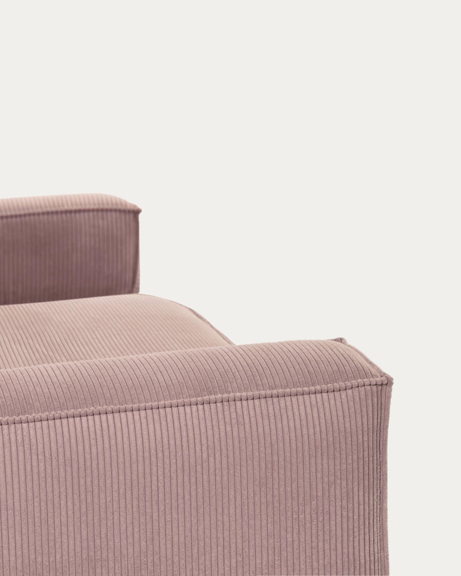 Blok 3-Sitzer-Sofa breiter Cord rosa 240 cm in Rosa präsentiert im Onlineshop von KAQTU Design AG. 3er Sofa ist von Kave Home