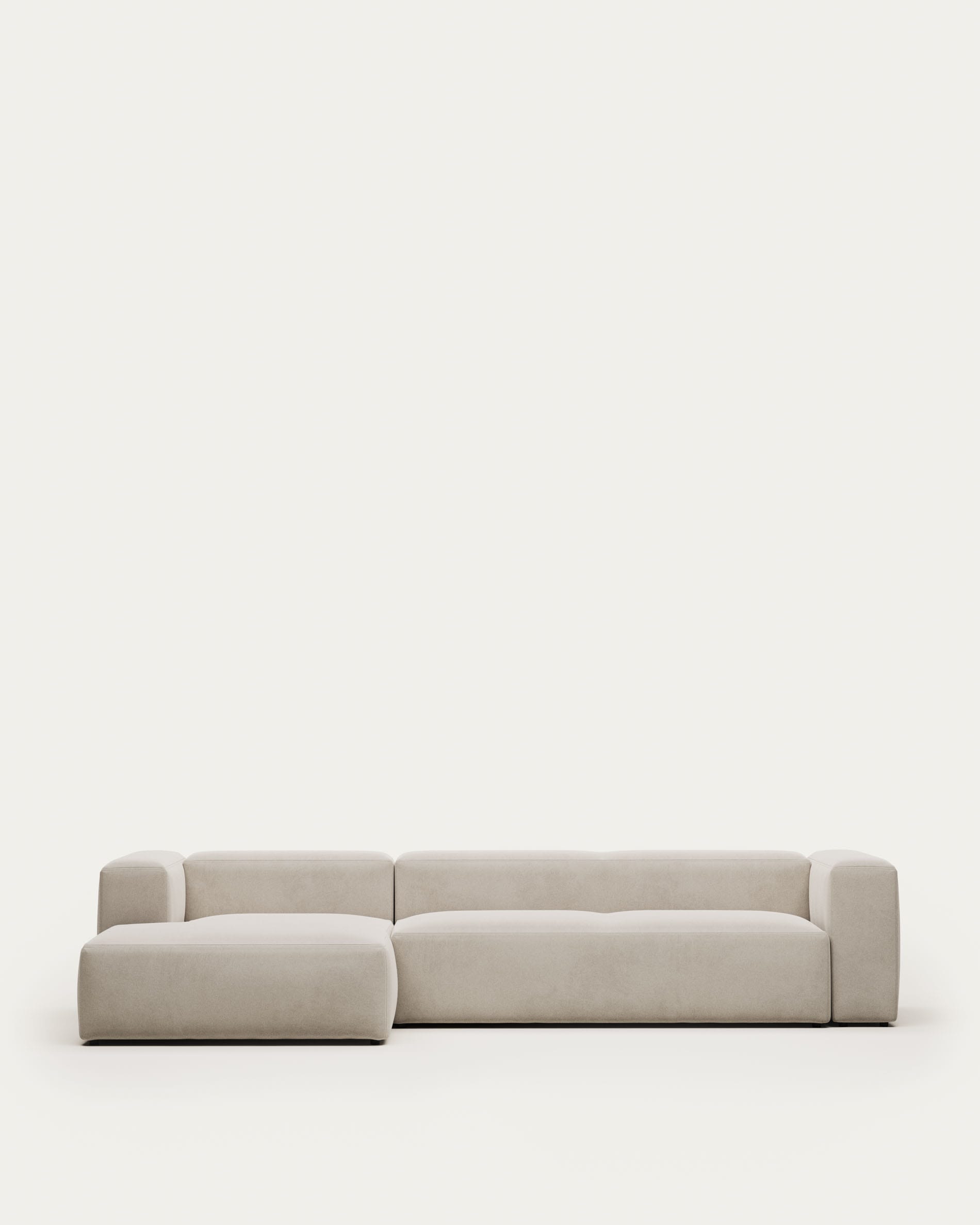 Blok 4-Sitzer Sofa mit Chaiselongue links beige 330 cm FSC Mix Credit in Beige präsentiert im Onlineshop von KAQTU Design AG. 4er Sofa ist von Kave Home