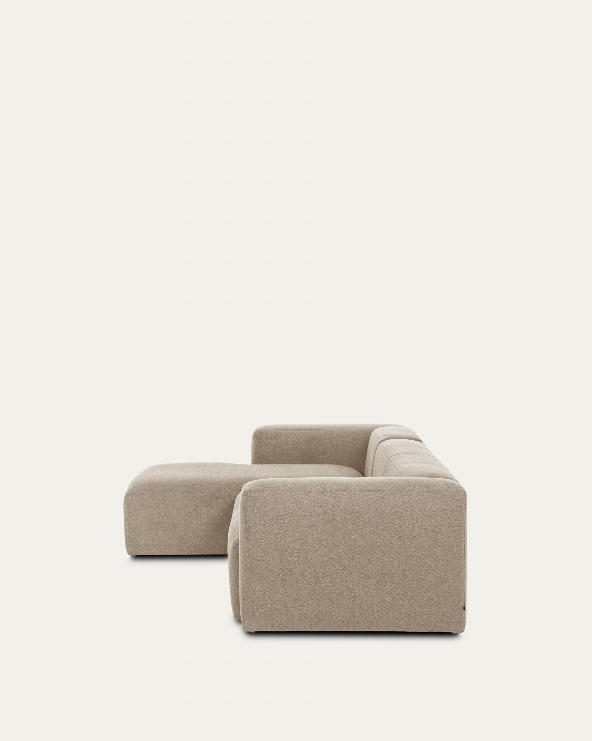 Blok 4-Sitzer Sofa mit Chaiselongue links beige 330 cm FSC Mix Credit in Beige präsentiert im Onlineshop von KAQTU Design AG. 4er Sofa ist von Kave Home