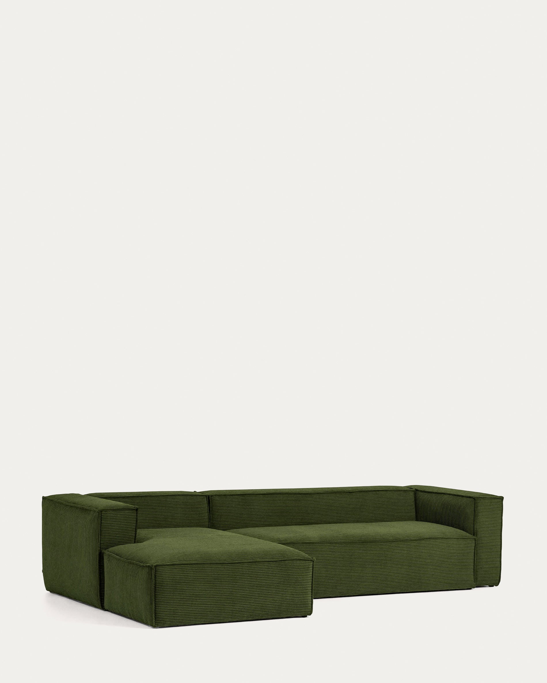 Blok 4-Sitzer-Sofa mit Chaiselongue links breiter Cord grün 330 cm FSC Mix Credit in Grün präsentiert im Onlineshop von KAQTU Design AG. 4er Sofa ist von Kave Home