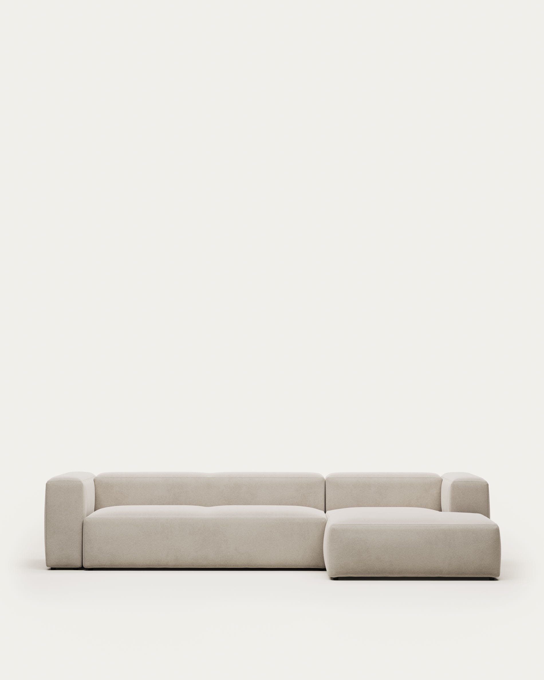 Blok 4-Sitzer Sofa mit Chaiselongue rechts beige 330 cm FSC Mix Credit in Beige präsentiert im Onlineshop von KAQTU Design AG. 4er Sofa ist von Kave Home