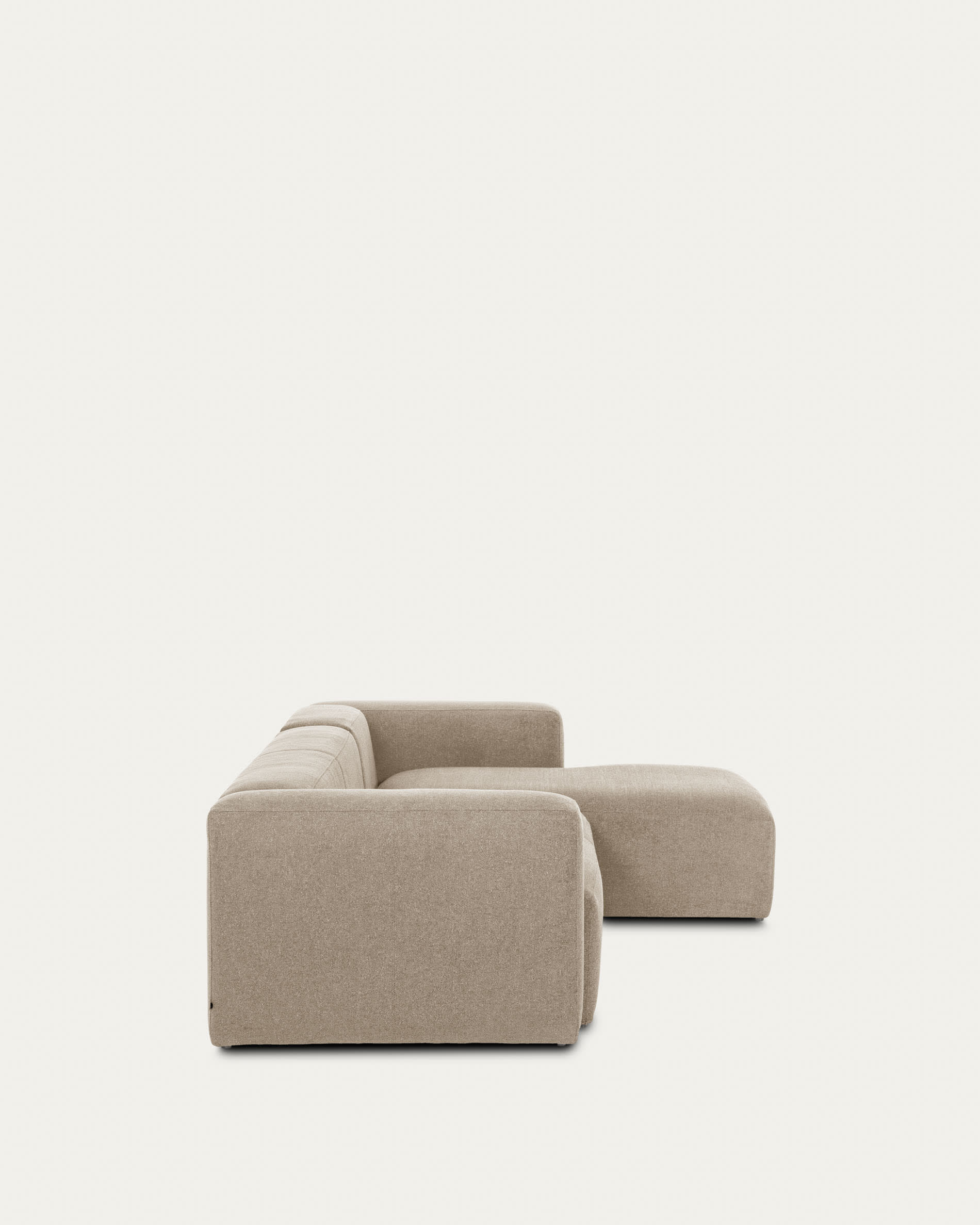 Blok 4-Sitzer Sofa mit Chaiselongue rechts beige 330 cm FSC Mix Credit in Beige präsentiert im Onlineshop von KAQTU Design AG. 4er Sofa ist von Kave Home