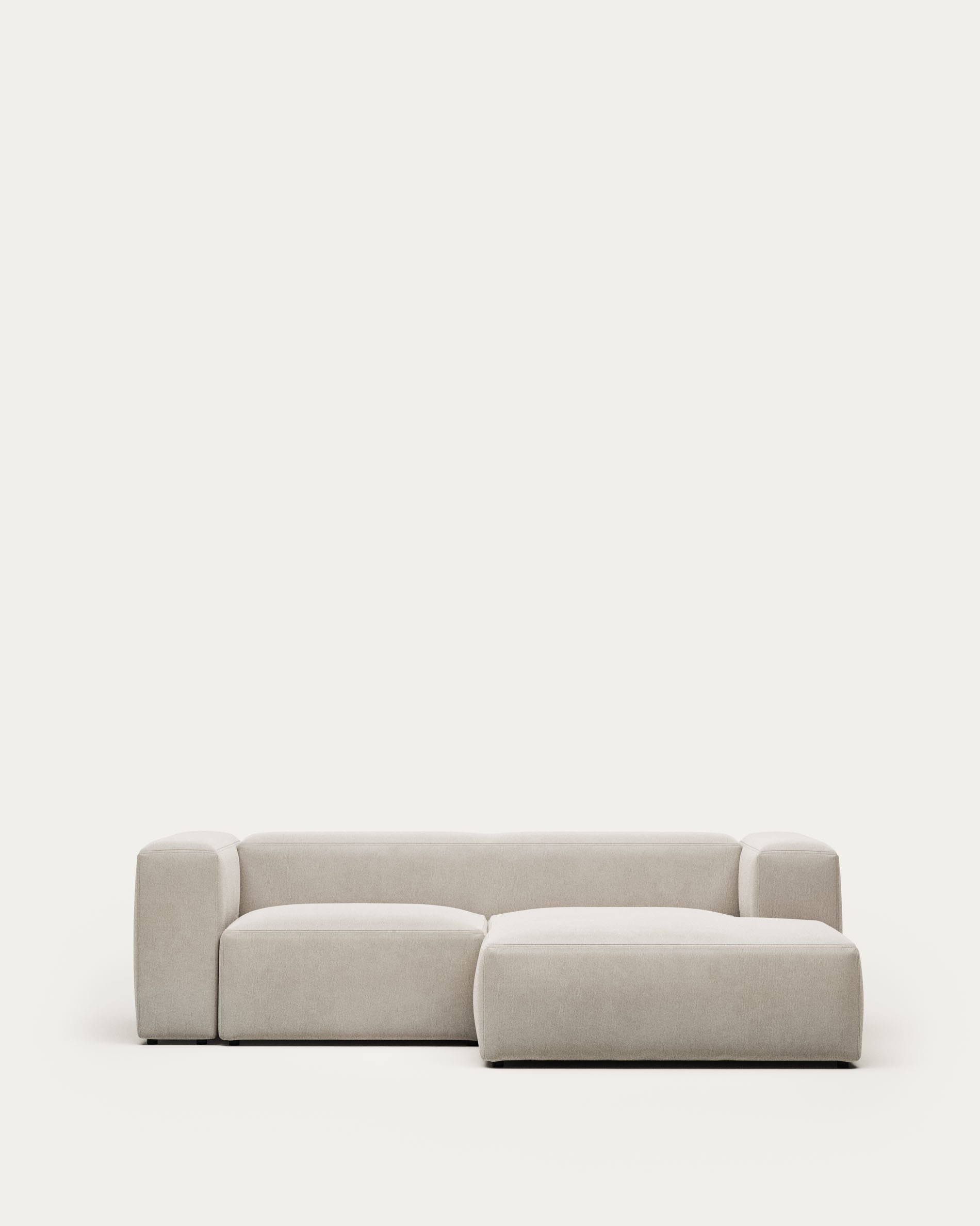 Blok 2-Sitzer Sofa mit Chaiselongue rechts beige 240 cm FSC Mix Credit in Beige präsentiert im Onlineshop von KAQTU Design AG. 2er Sofa ist von Kave Home