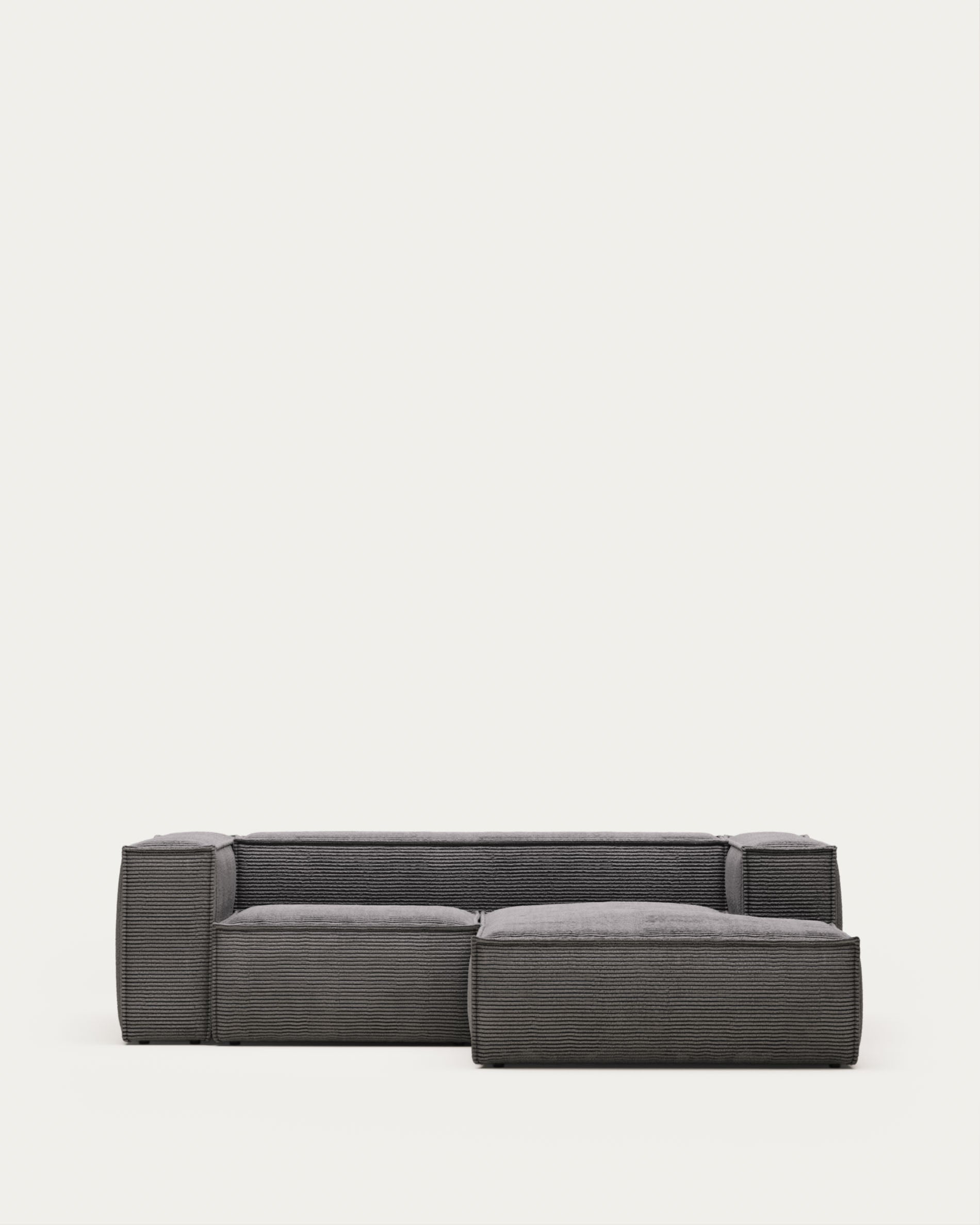 Blok 2-Sitzer-Sofa mit Chaiselongue rechts breiter Cord grau 240 cm FSC Mix Credit in Grau präsentiert im Onlineshop von KAQTU Design AG. 2er Sofa ist von Kave Home