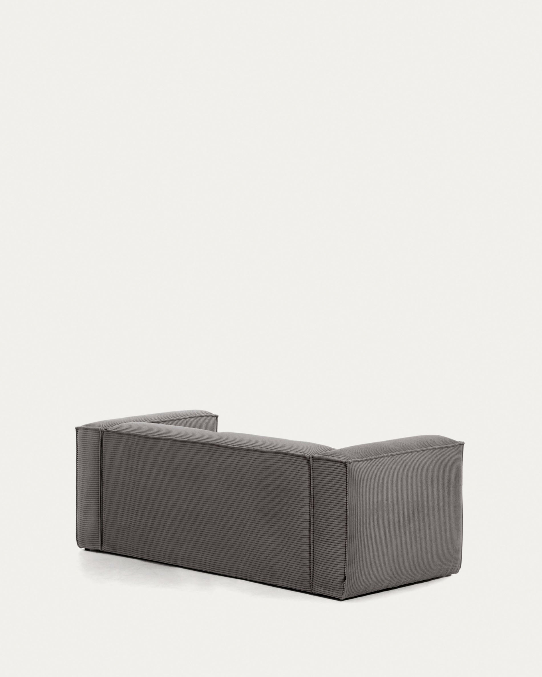 Blok 2-Sitzer-Sofa mit Chaiselongue rechts breiter Cord grau 240 cm FSC Mix Credit in Grau präsentiert im Onlineshop von KAQTU Design AG. 2er Sofa ist von Kave Home