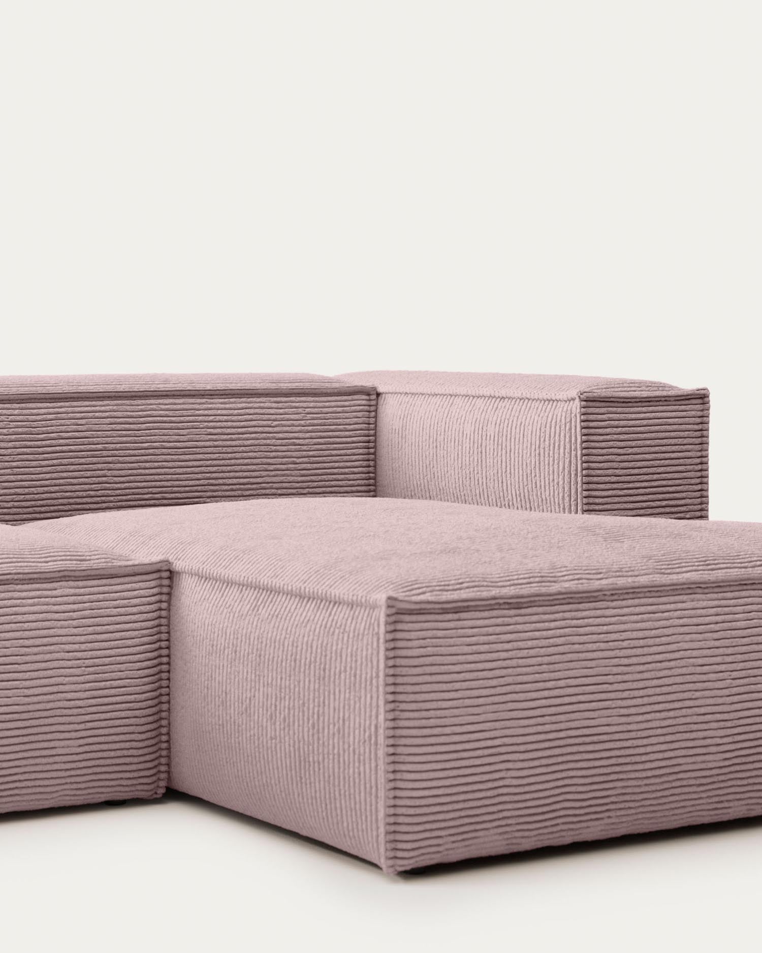 Blok 2-Sitzer-Sofa mit Chaiselongue rechts breiter Cord rosa 240 cm in Rosa präsentiert im Onlineshop von KAQTU Design AG. 2er Sofa ist von Kave Home