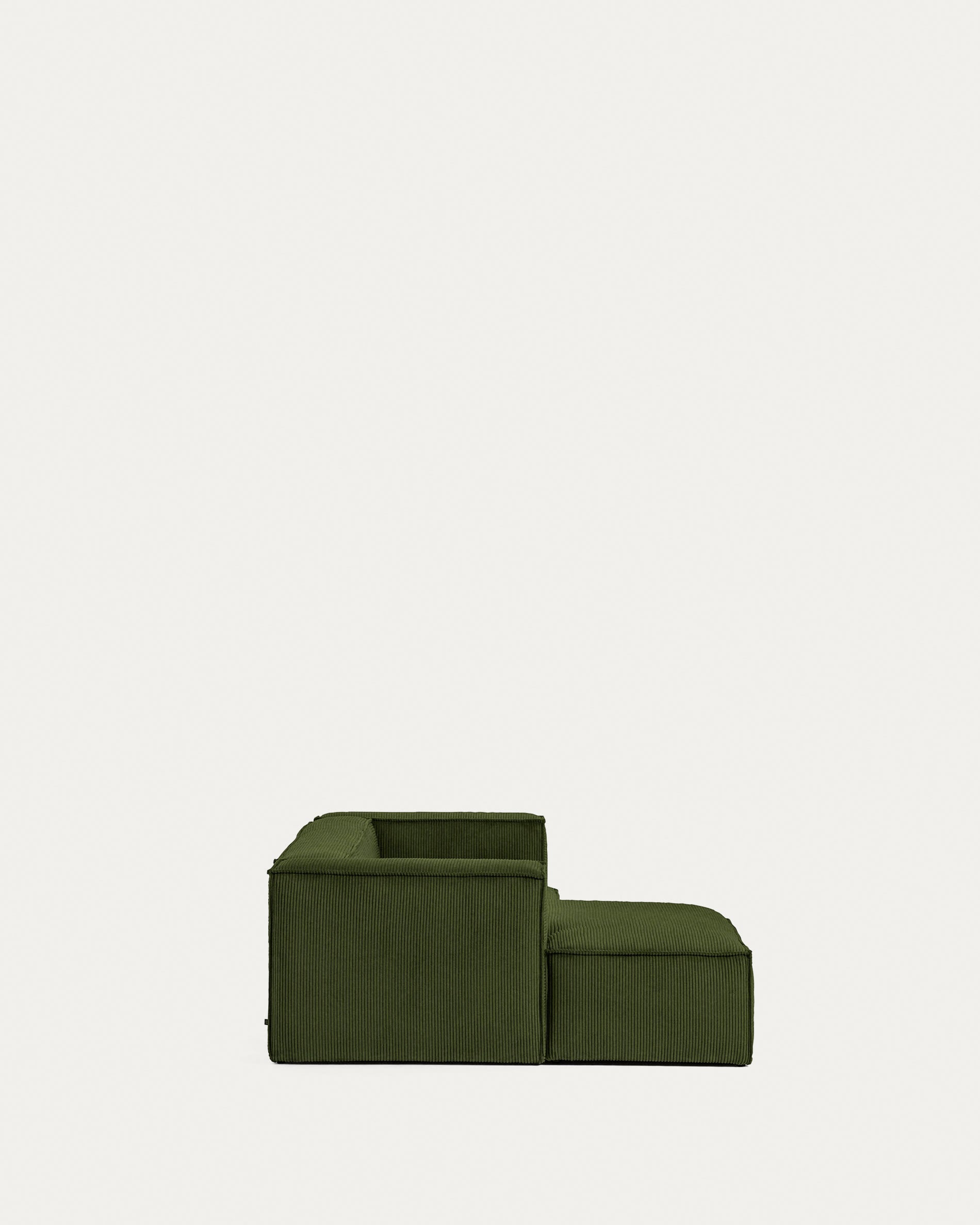 Blok 2-Sitzer-Sofa mit Chaiselongue links breiter Cord grün 240 cm FSC Mix Credit in Grün präsentiert im Onlineshop von KAQTU Design AG. 2er Sofa ist von Kave Home