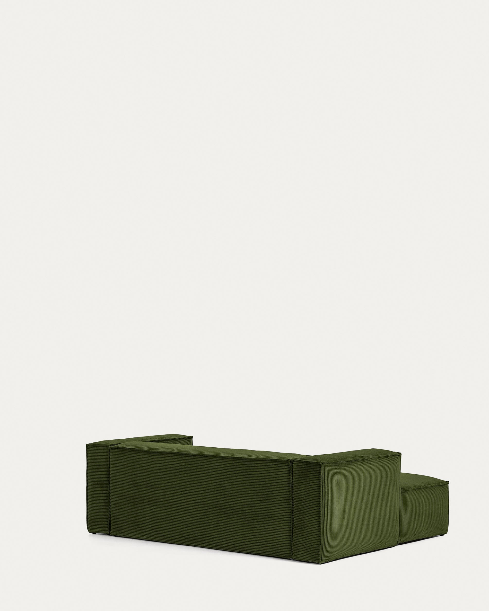 Blok 2-Sitzer-Sofa mit Chaiselongue links breiter Cord grün 240 cm FSC Mix Credit in Grün präsentiert im Onlineshop von KAQTU Design AG. 2er Sofa ist von Kave Home