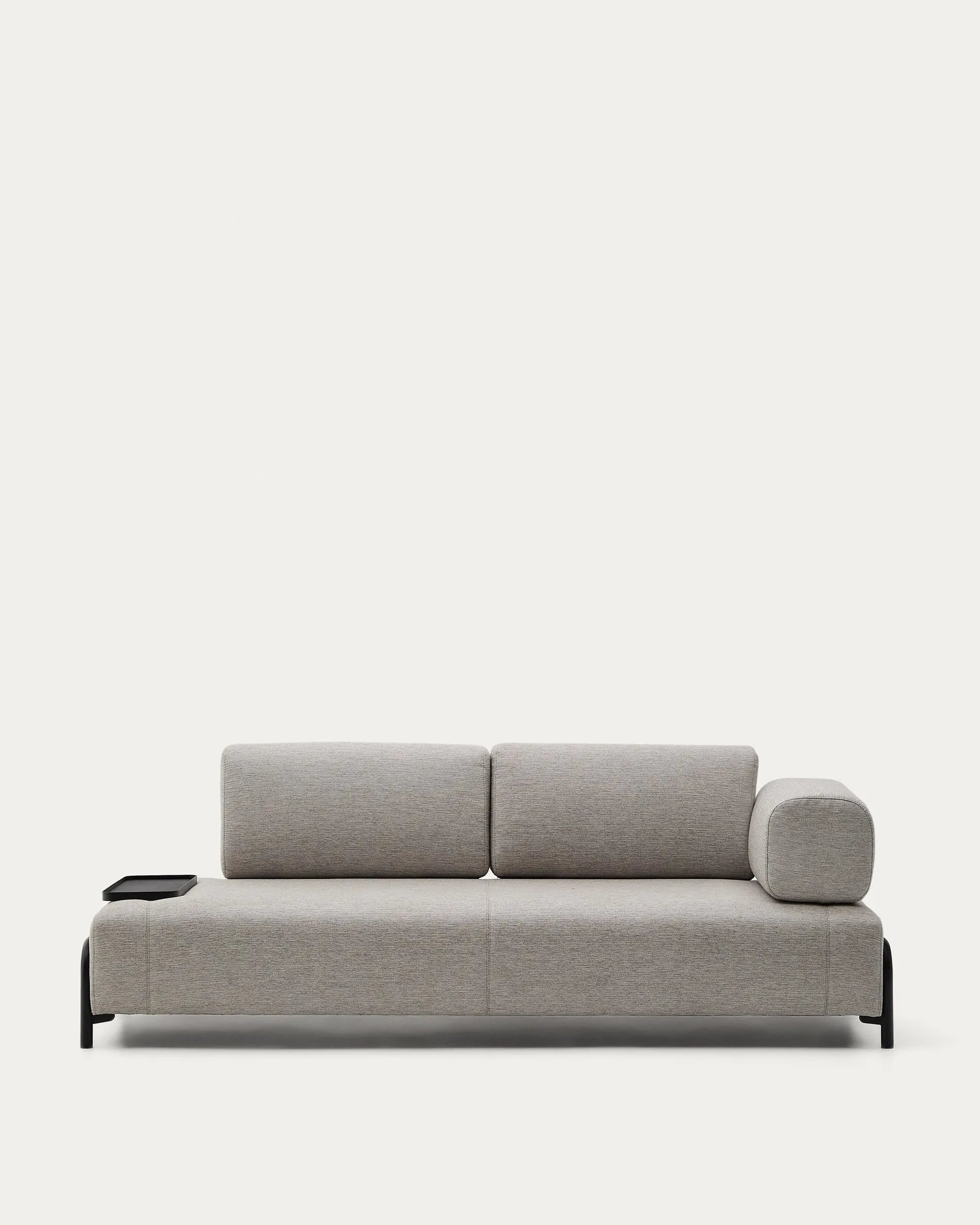 3D-Modell eines eleganten, beige-grauen Compo 3-Sitzer Sofas mit integriertem Tablett, ideal für modernes Wohnen.