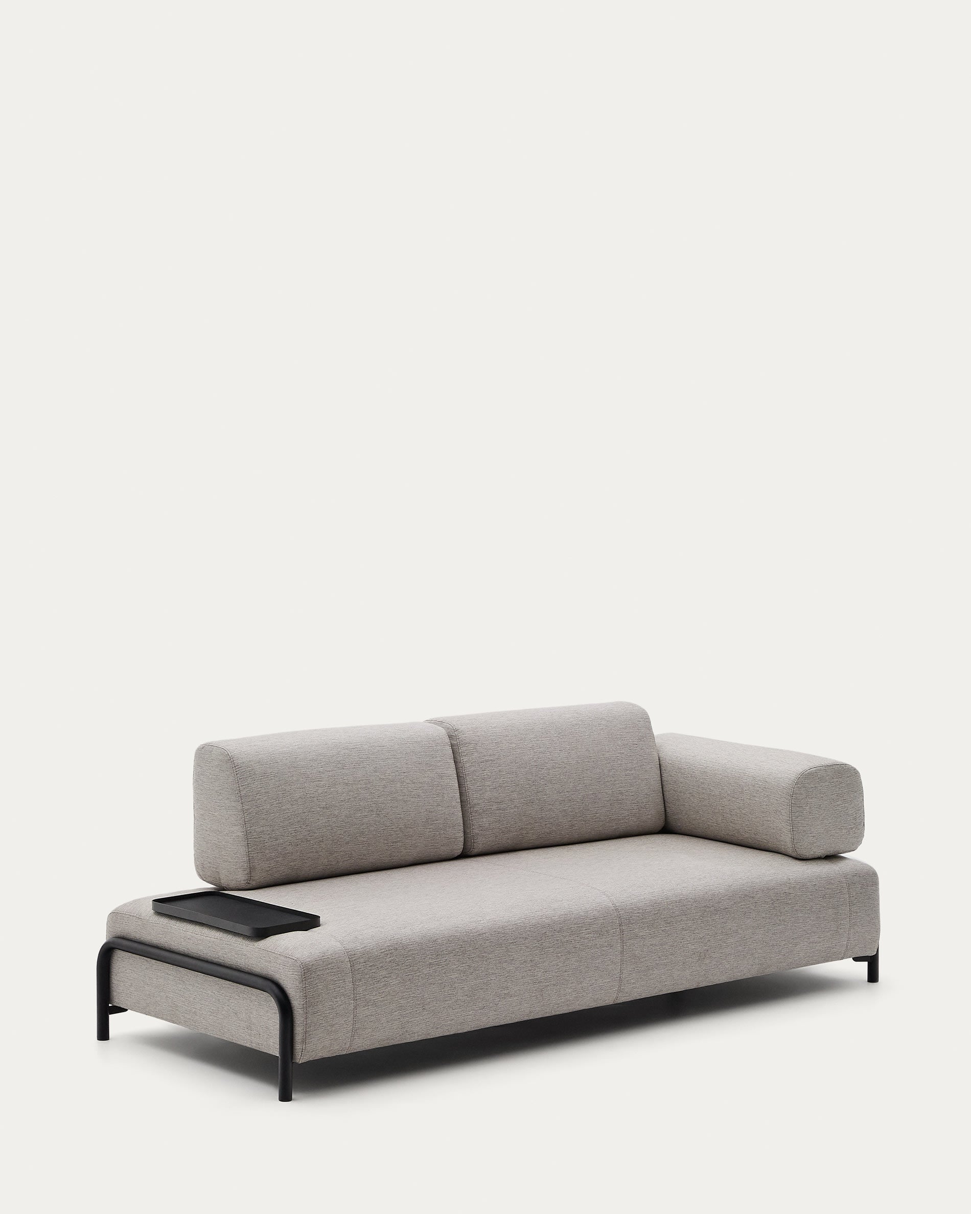 Compo 3-Sitzer Sofa beige-grau  mit kleinem Tablett 232 cm in Beige präsentiert im Onlineshop von KAQTU Design AG. 3er Sofa ist von Kave Home