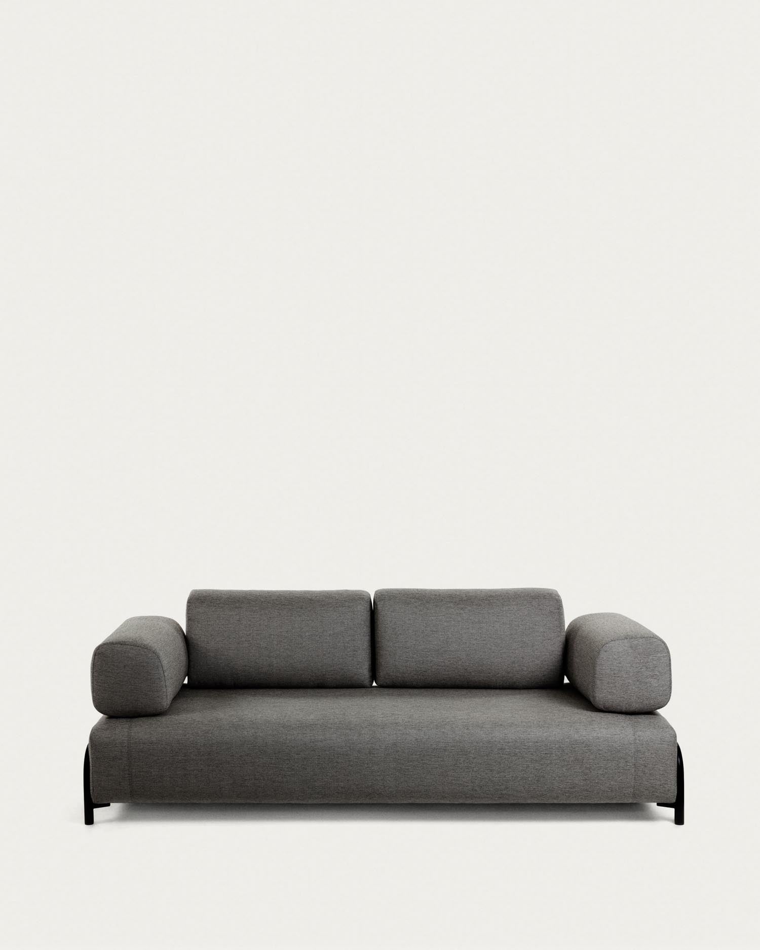 Compo 3-Sitzer Sofa dunkelgrau 232 cm in Schwarz präsentiert im Onlineshop von KAQTU Design AG. 3er Sofa ist von Kave Home