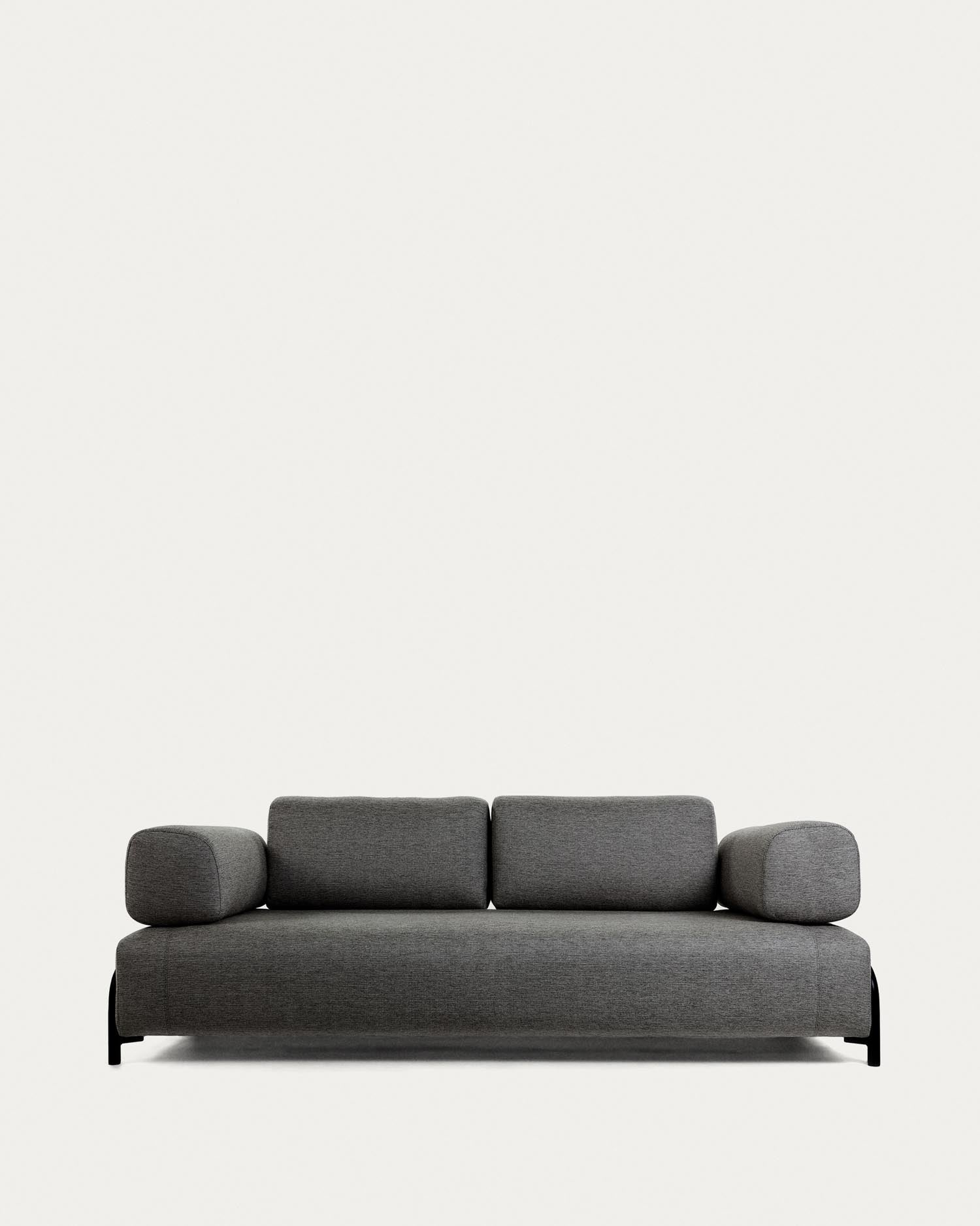 Compo 3-Sitzer Sofa dunkelgrau 232 cm in Schwarz präsentiert im Onlineshop von KAQTU Design AG. 3er Sofa ist von Kave Home