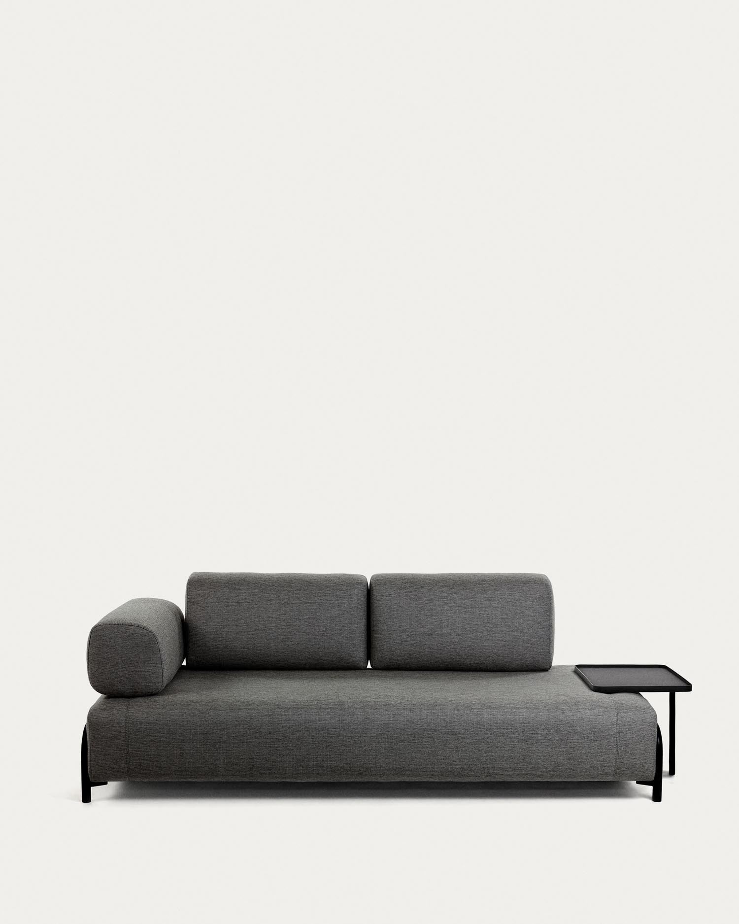 Compo 3-Sitzer Sofa dunkelgrau 232 cm in Schwarz präsentiert im Onlineshop von KAQTU Design AG. 3er Sofa ist von Kave Home