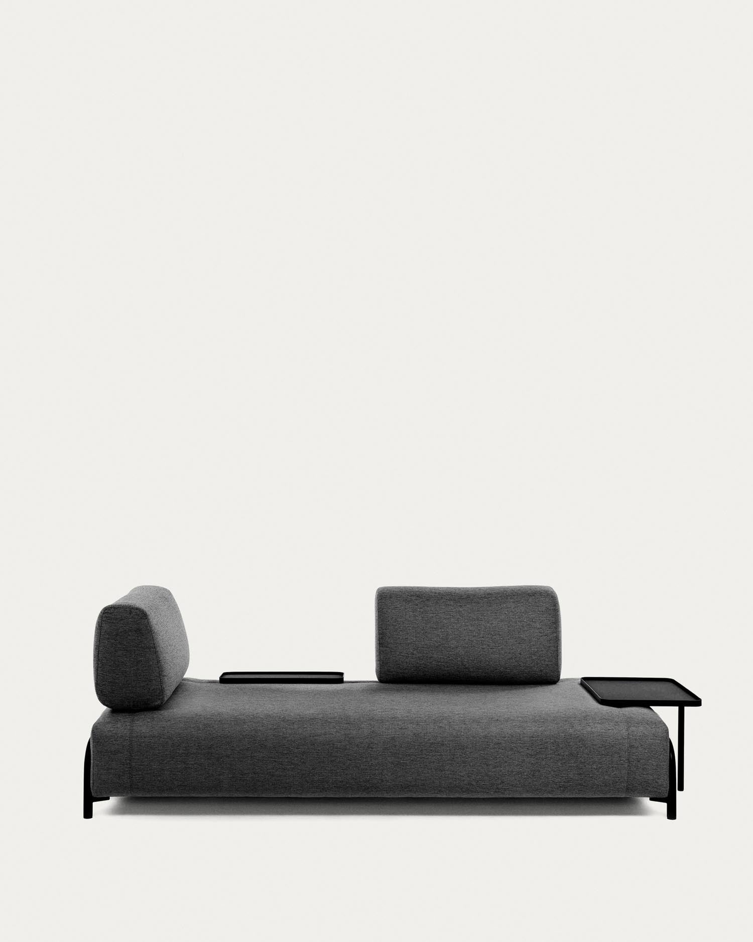 Compo 3-Sitzer Sofa dunkelgrau 232 cm in Schwarz präsentiert im Onlineshop von KAQTU Design AG. 3er Sofa ist von Kave Home