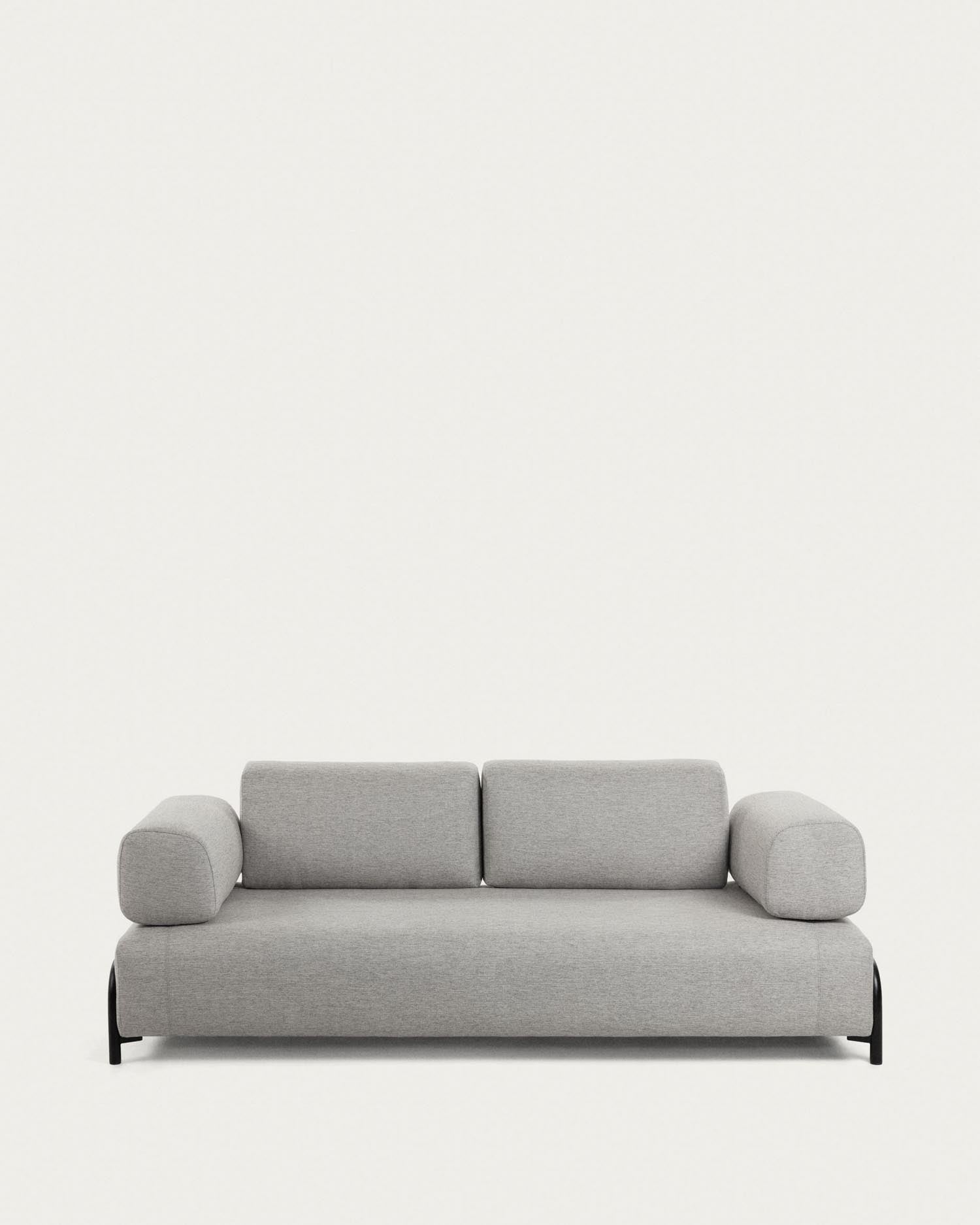 Compo 3-Sitzer Sofa hellgrau 232 cm in Grau präsentiert im Onlineshop von KAQTU Design AG. 3er Sofa ist von Kave Home