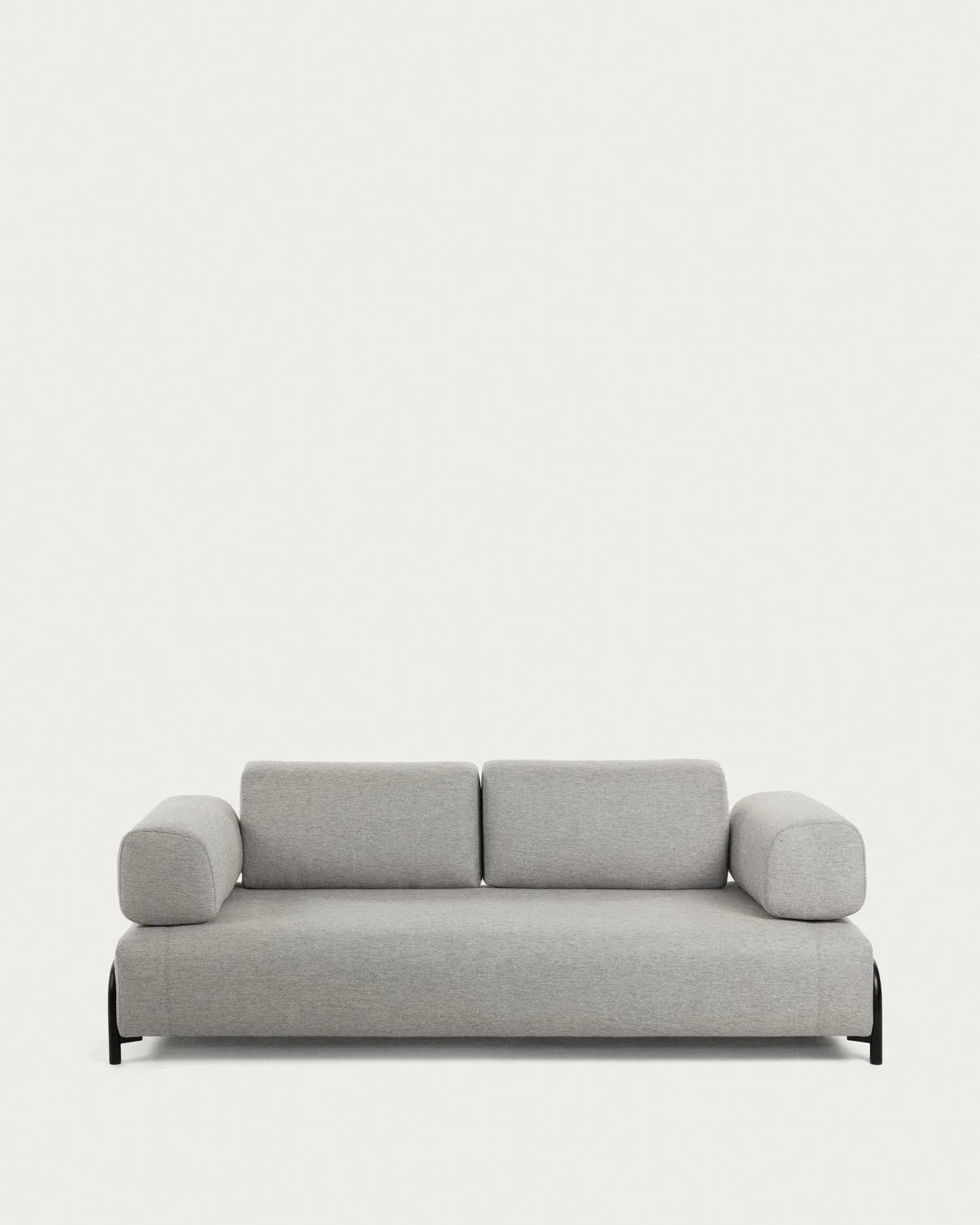 Elegantes hellgraues Compo 3-Sitzer Sofa von Kave Home, 232 cm breit, komfortabel, pflegeleicht, ideal für modernes Wohnen.