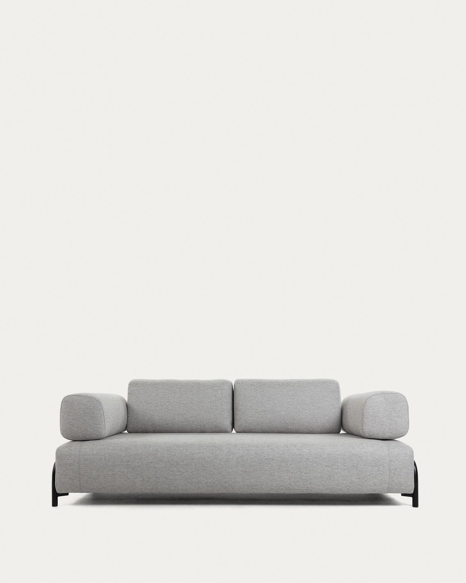 Compo 3-Sitzer Sofa hellgrau 232 cm in Grau präsentiert im Onlineshop von KAQTU Design AG. 3er Sofa ist von Kave Home