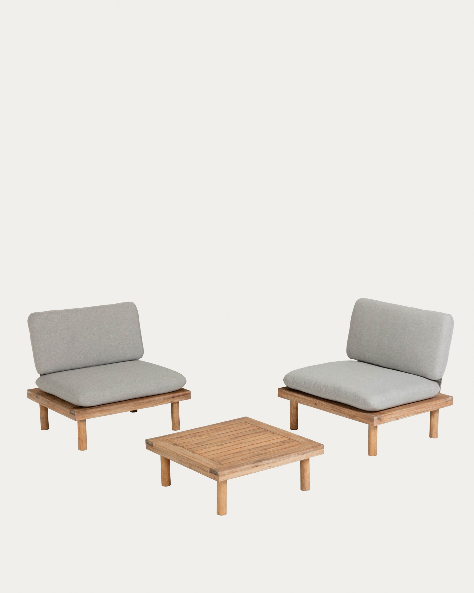 Viridis Set, bestehend aus 2 Sessel und Tisch FSC 100% in Grau präsentiert im Onlineshop von KAQTU Design AG. Loungeset ist von Kave Home