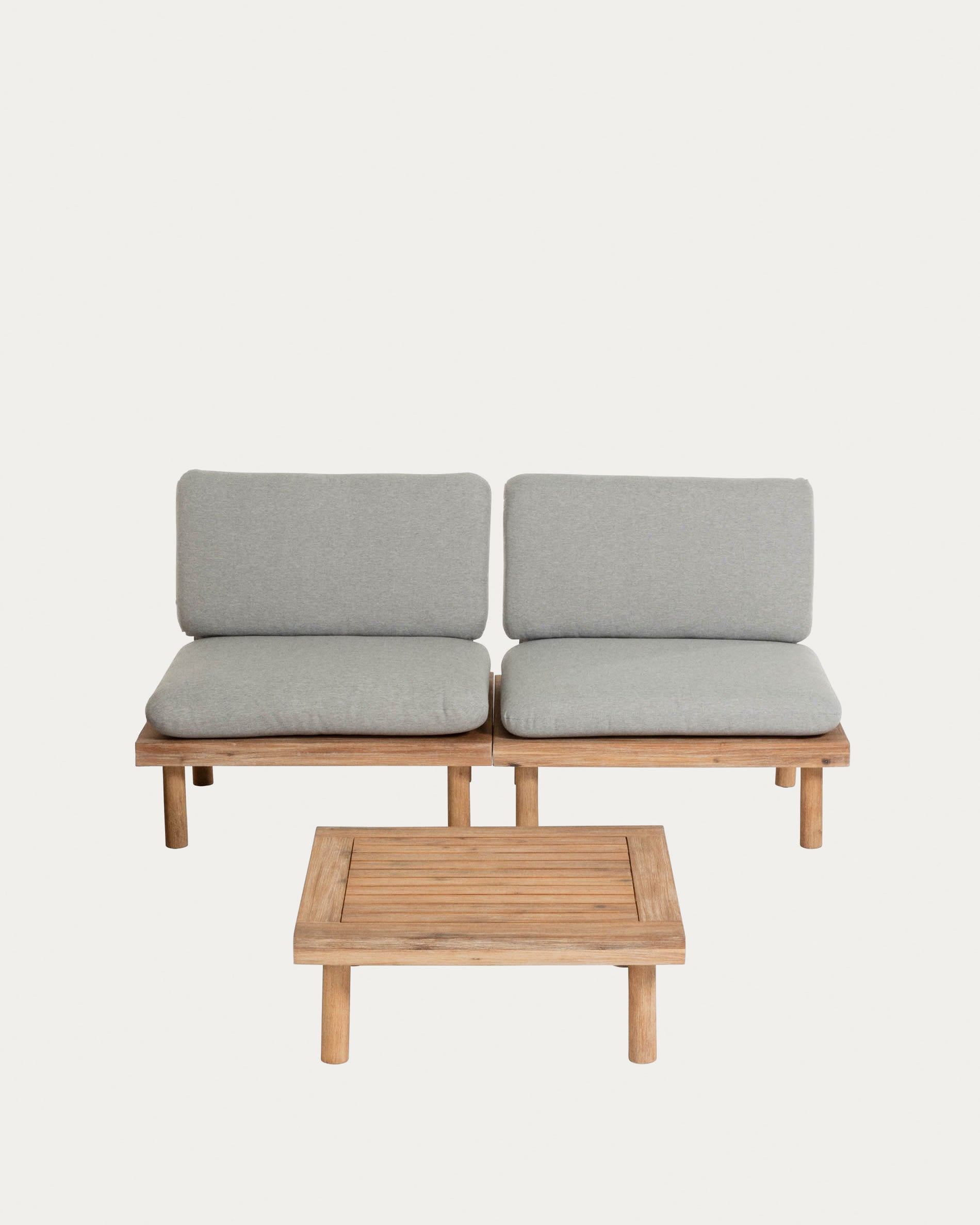 Viridis Set, bestehend aus 2 Sessel und Tisch FSC 100% in Grau präsentiert im Onlineshop von KAQTU Design AG. Loungeset ist von Kave Home